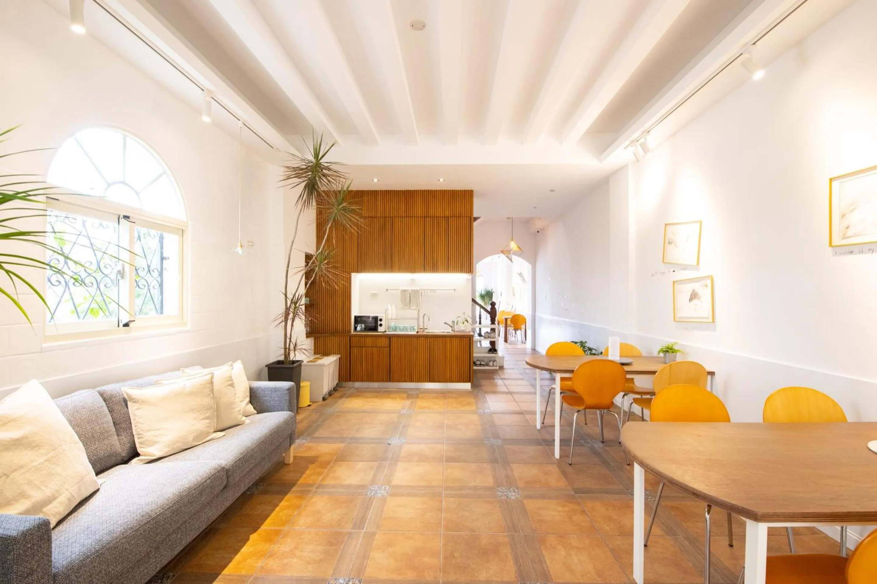 Seating area in OwlStay The Salt