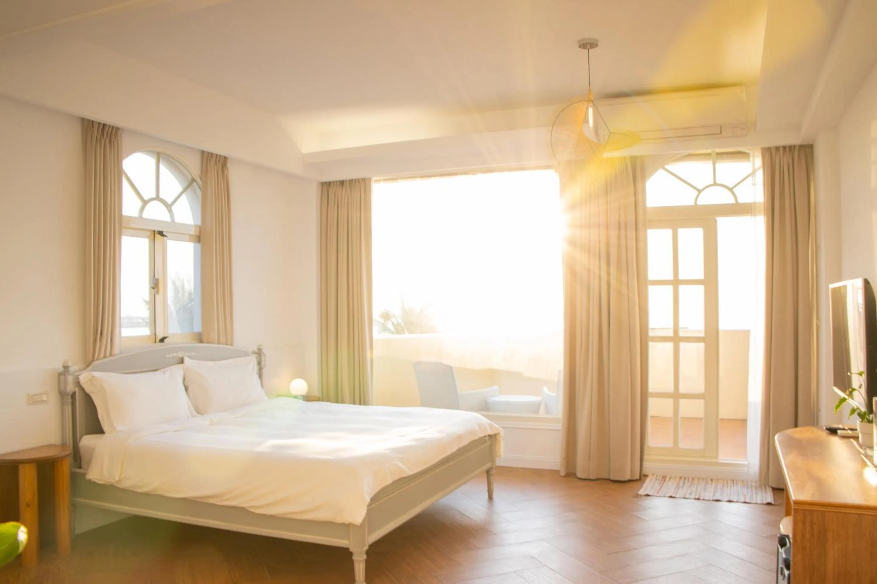 Photo of the whole room, Bed in OwlStay The Salt