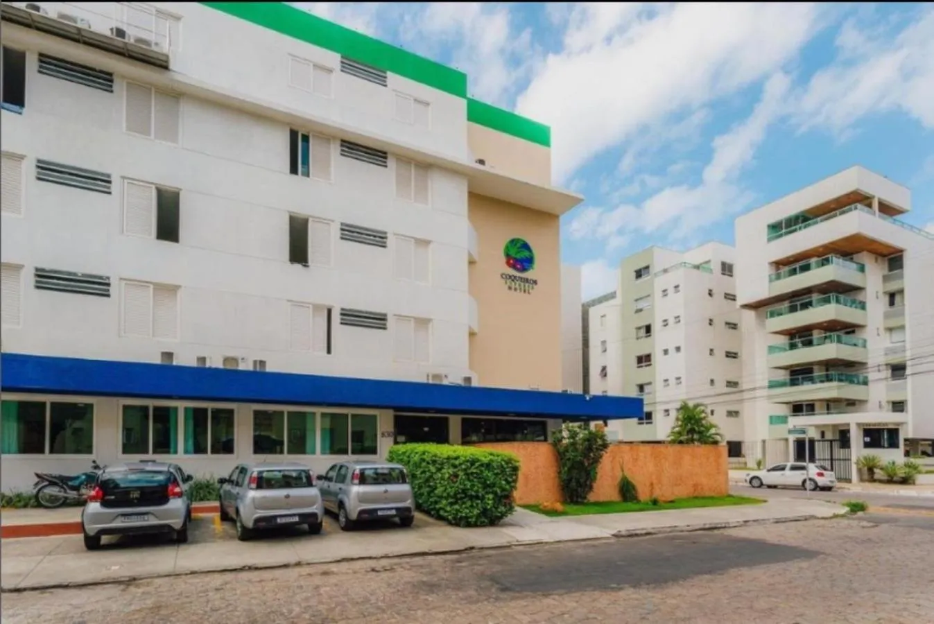 Parking in Coqueiros Express Hotel