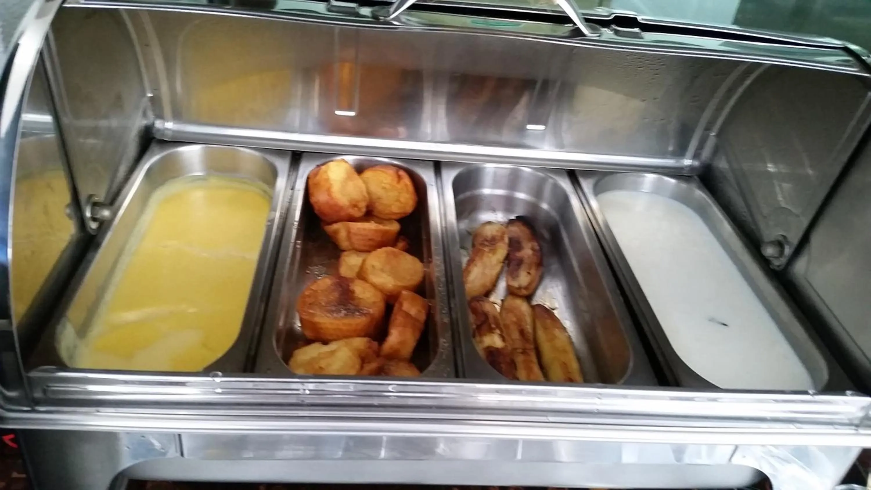 Food in Coqueiros Express Hotel