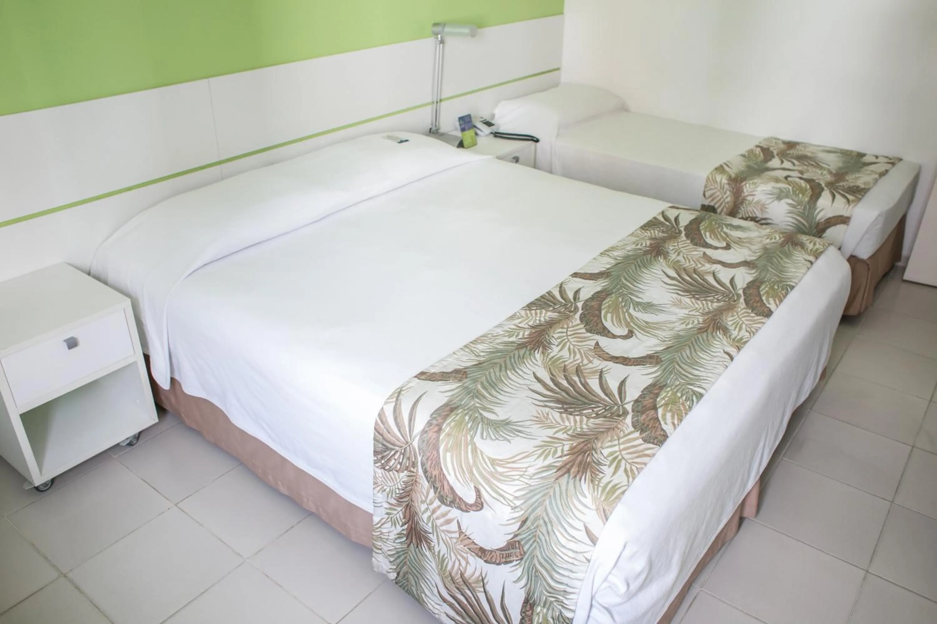 Photo of the whole room, Bed in Coqueiros Express Hotel