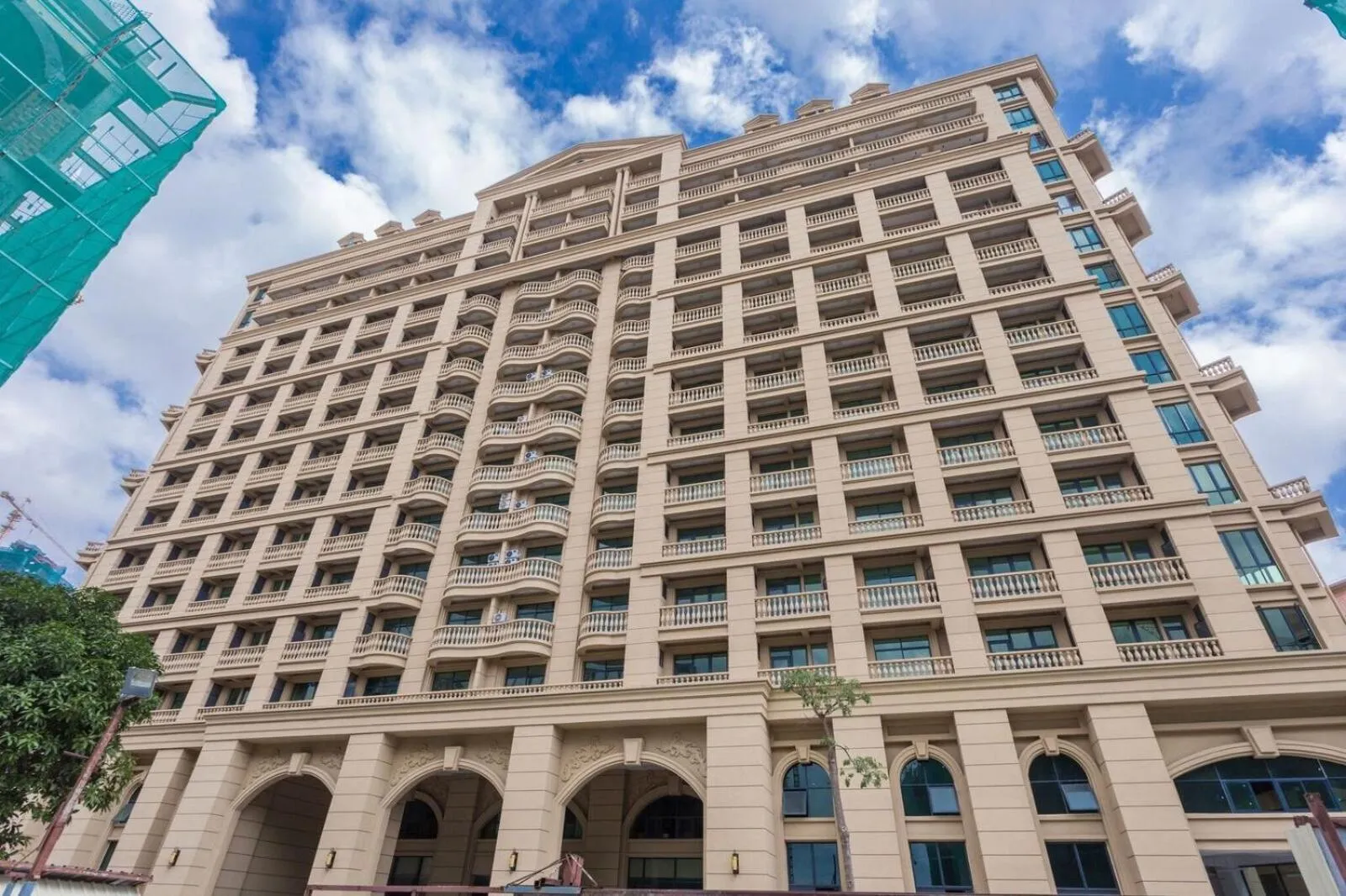 Property building in 钻石名邸 Diamond One Hotel and Serviced Apartment