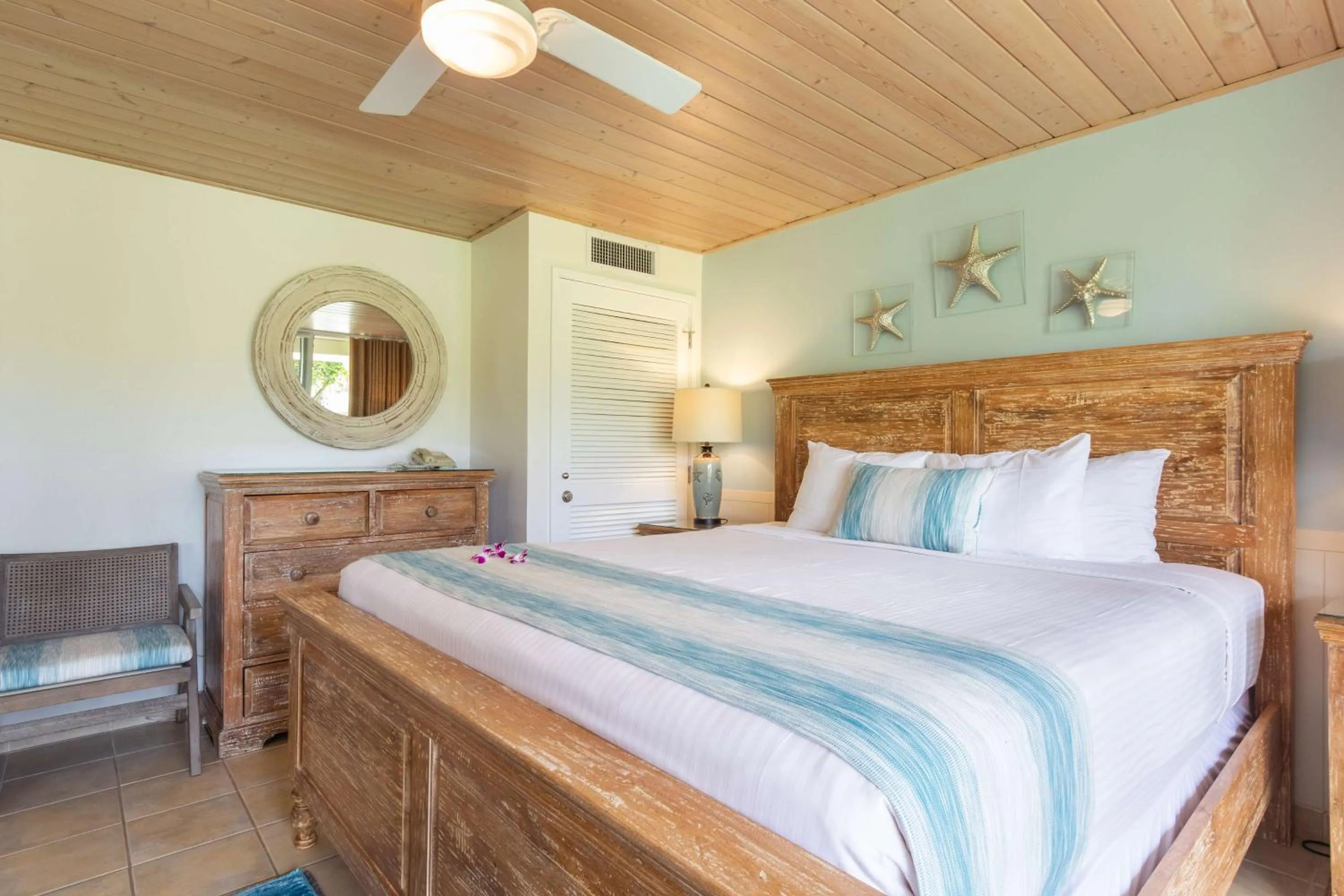 Photo of the whole room, Bed in Aston Maui Kaanapali Villas