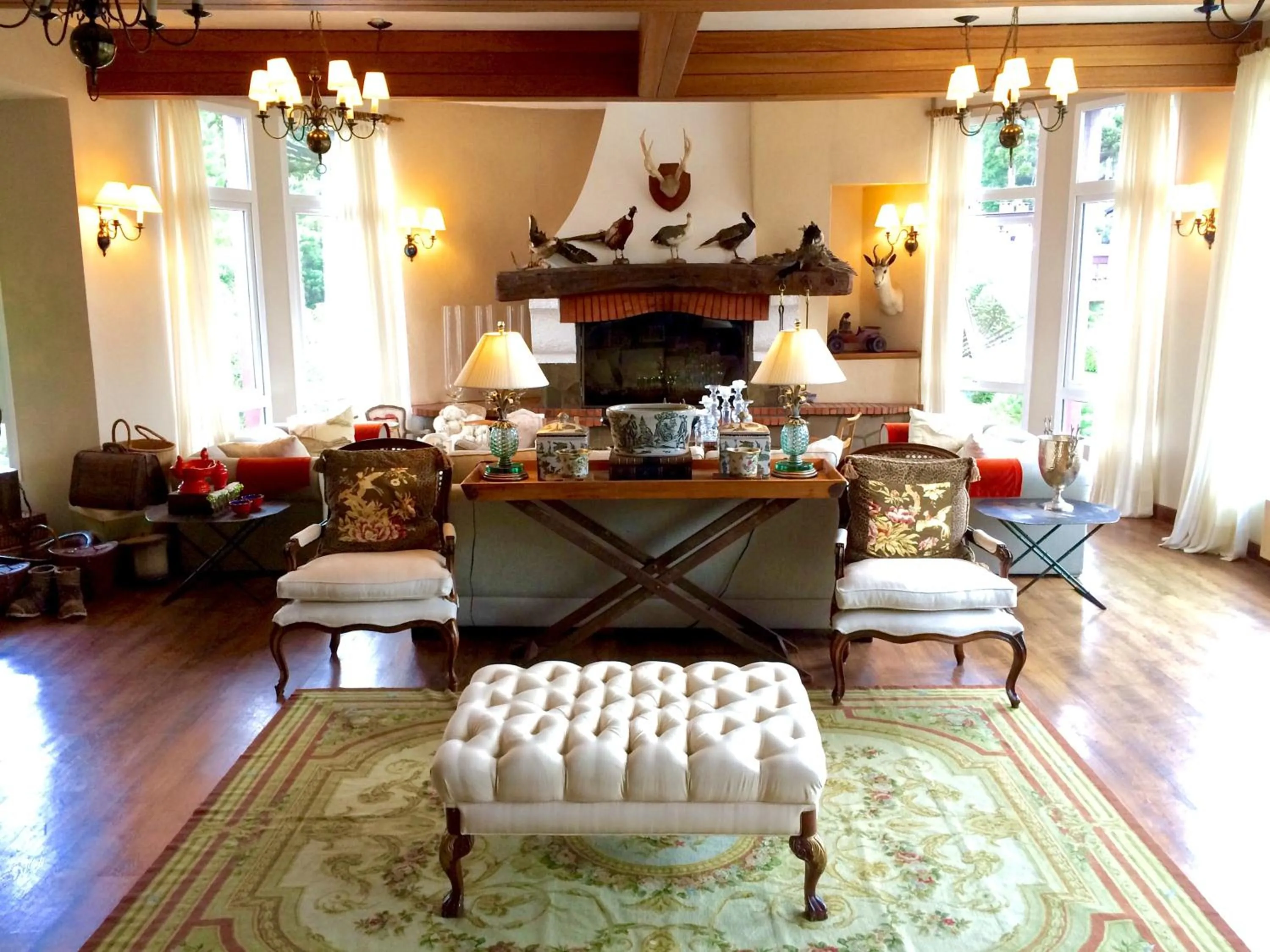 Communal lounge/ TV room in Hotel Estalagem St. Hubertus