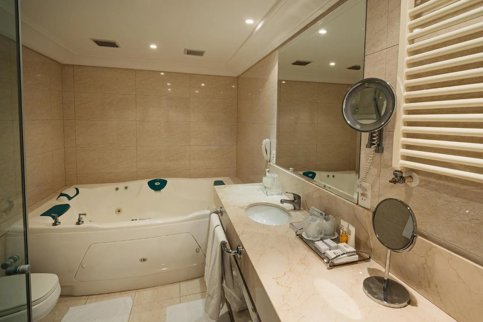 Hot Tub in Hotel Estalagem St. Hubertus