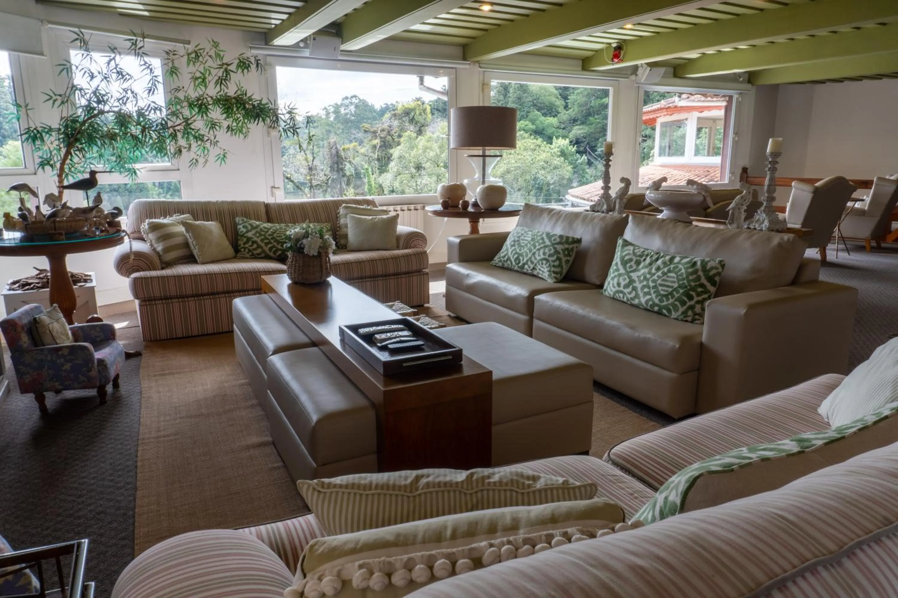 Communal lounge/ TV room in Hotel Estalagem St. Hubertus