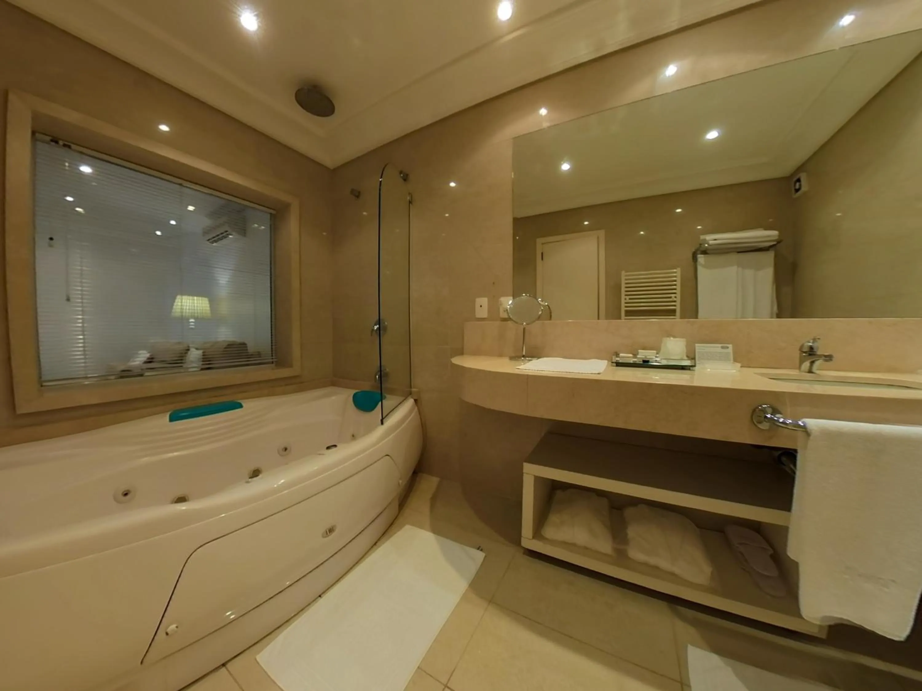 Hot Tub in Hotel Estalagem St. Hubertus