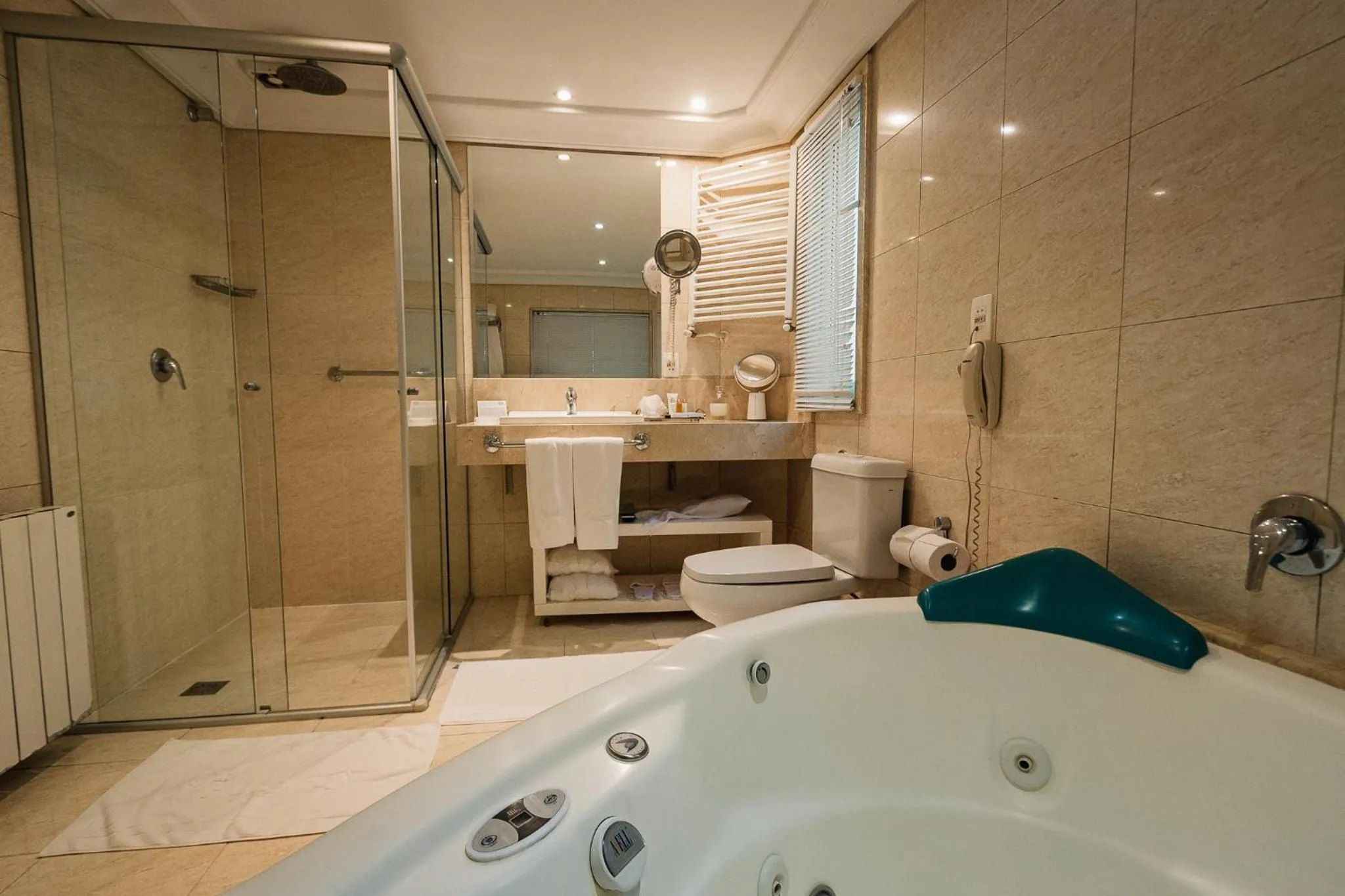 Hot Tub in Hotel Estalagem St. Hubertus