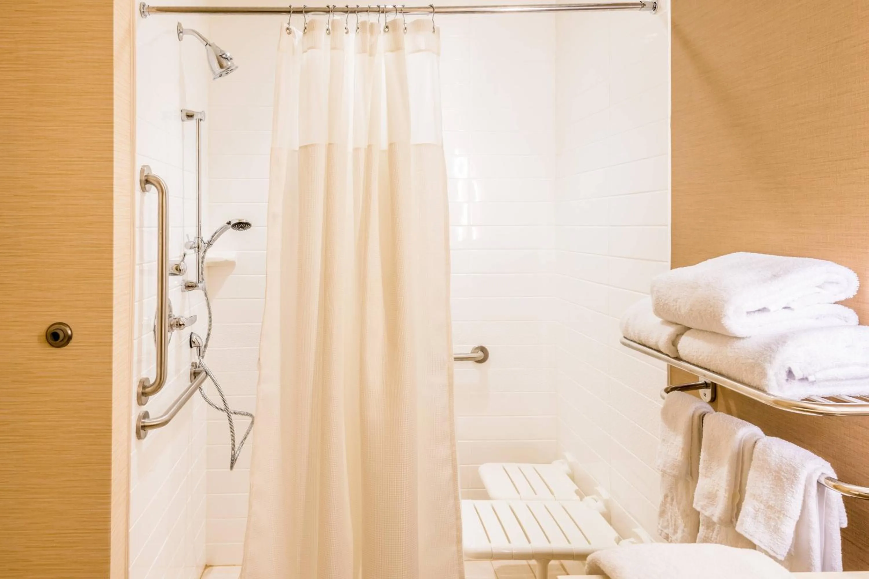 Bathroom, Bed in Fairfield Inn & Suites by Marriott Atlanta Fairburn