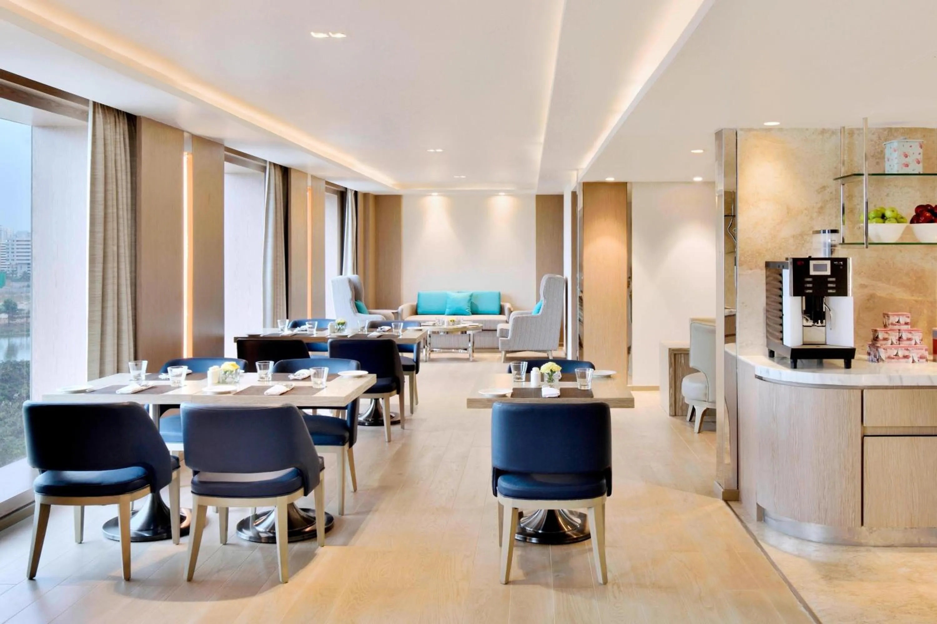 Lounge or bar in Courtyard by Marriott Bengaluru Hebbal