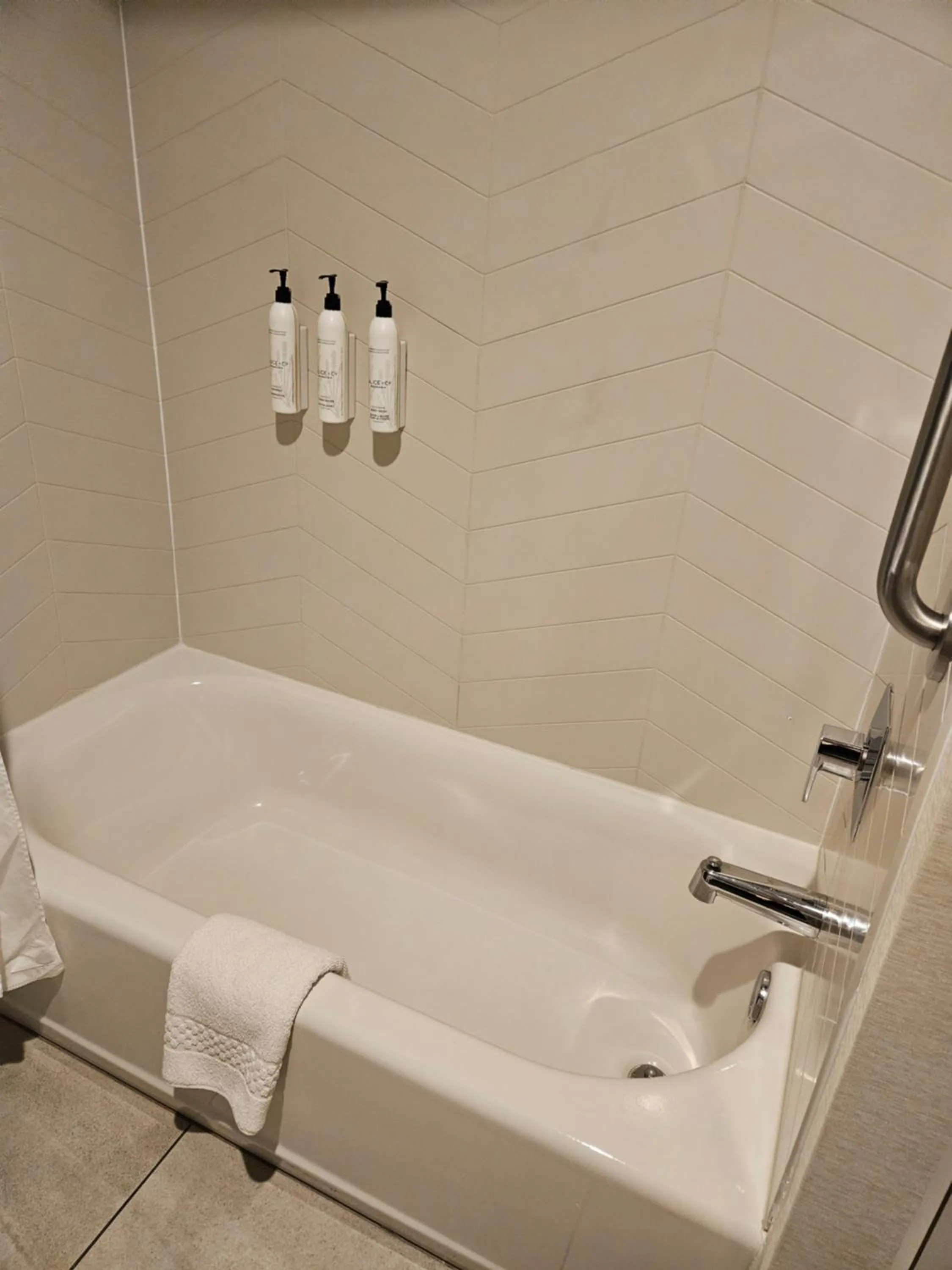 Bath in Fairfield Inn & Suites by Marriott Athens