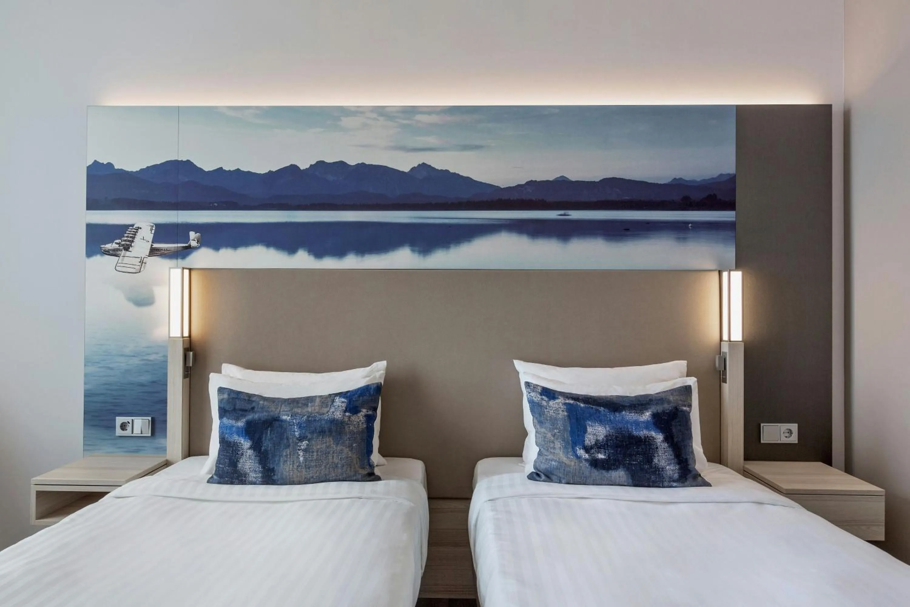 Photo of the whole room, Bed in Courtyard by Marriott Oberpfaffenhofen Munich South