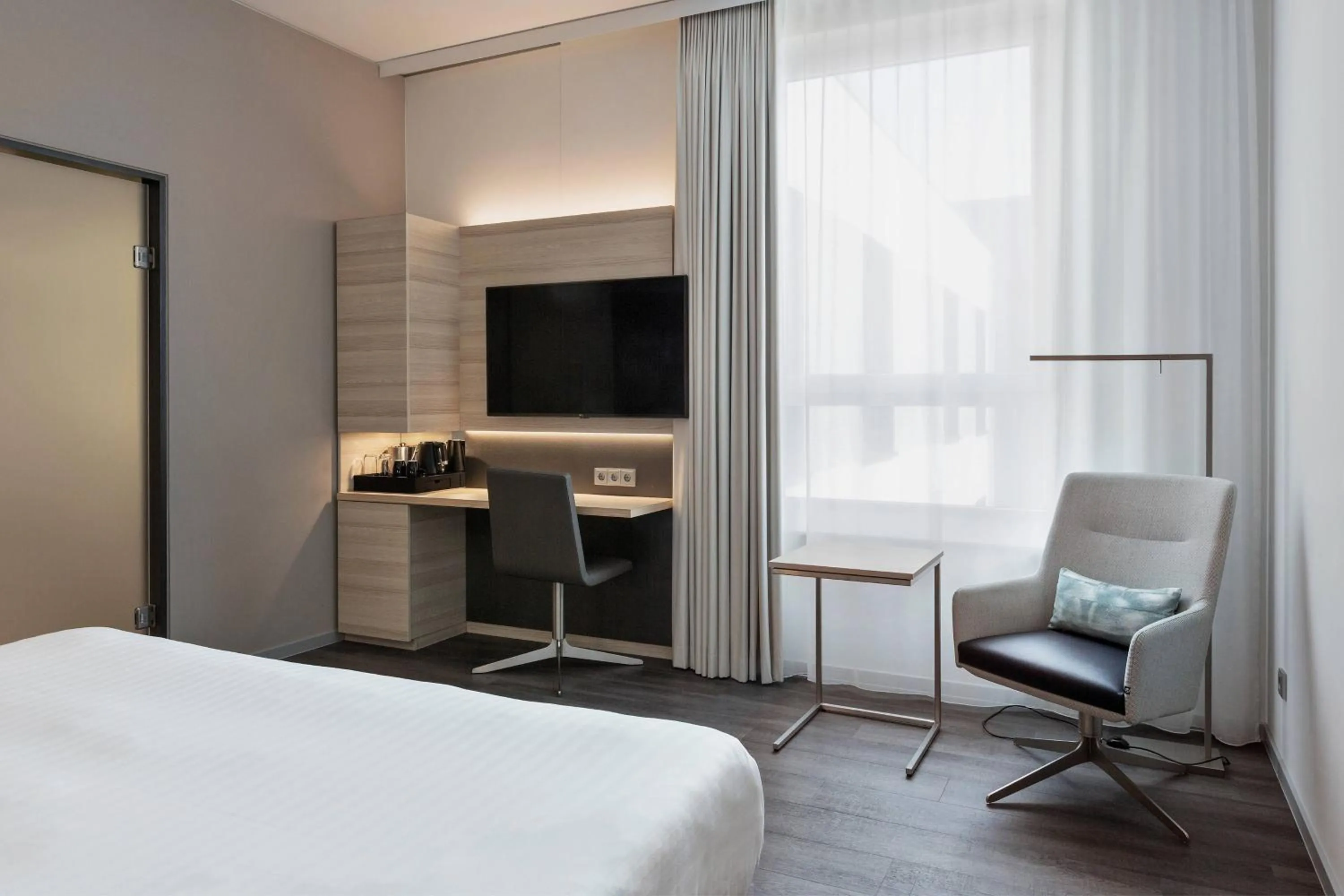 Photo of the whole room, Bed in Courtyard by Marriott Oberpfaffenhofen Munich South