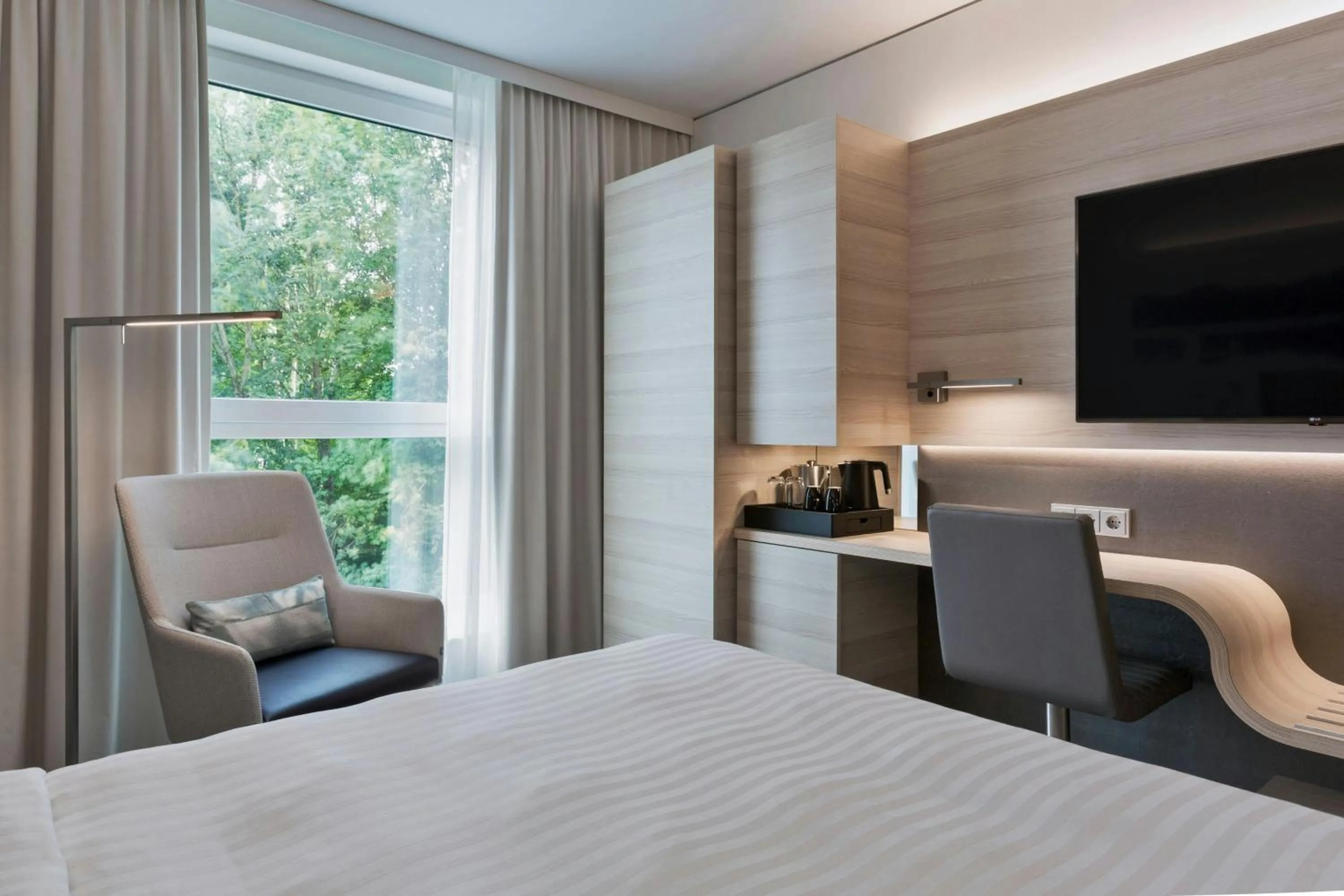 Photo of the whole room, Bed in Courtyard by Marriott Oberpfaffenhofen Munich South