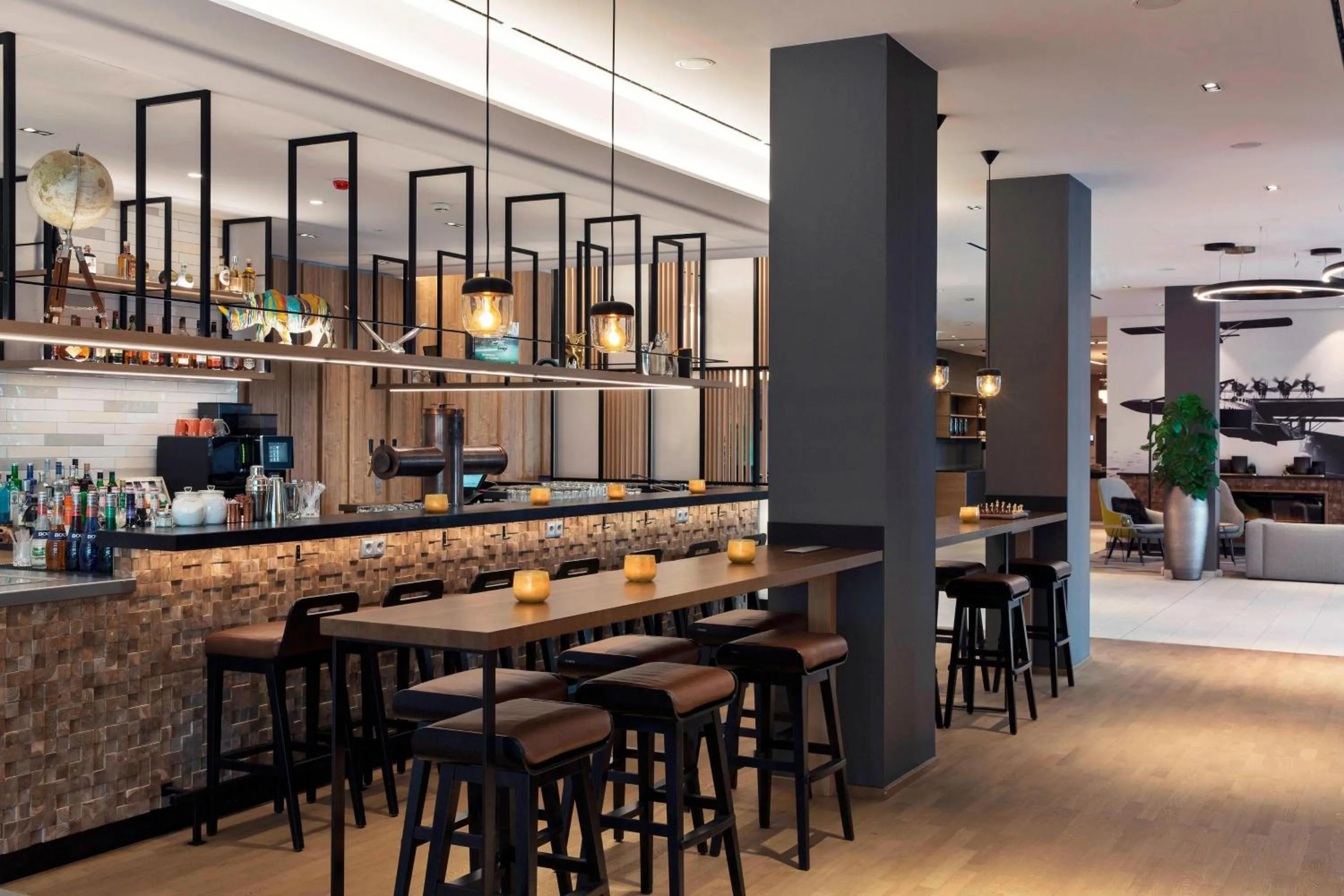 Lounge or bar in Courtyard by Marriott Oberpfaffenhofen Munich South