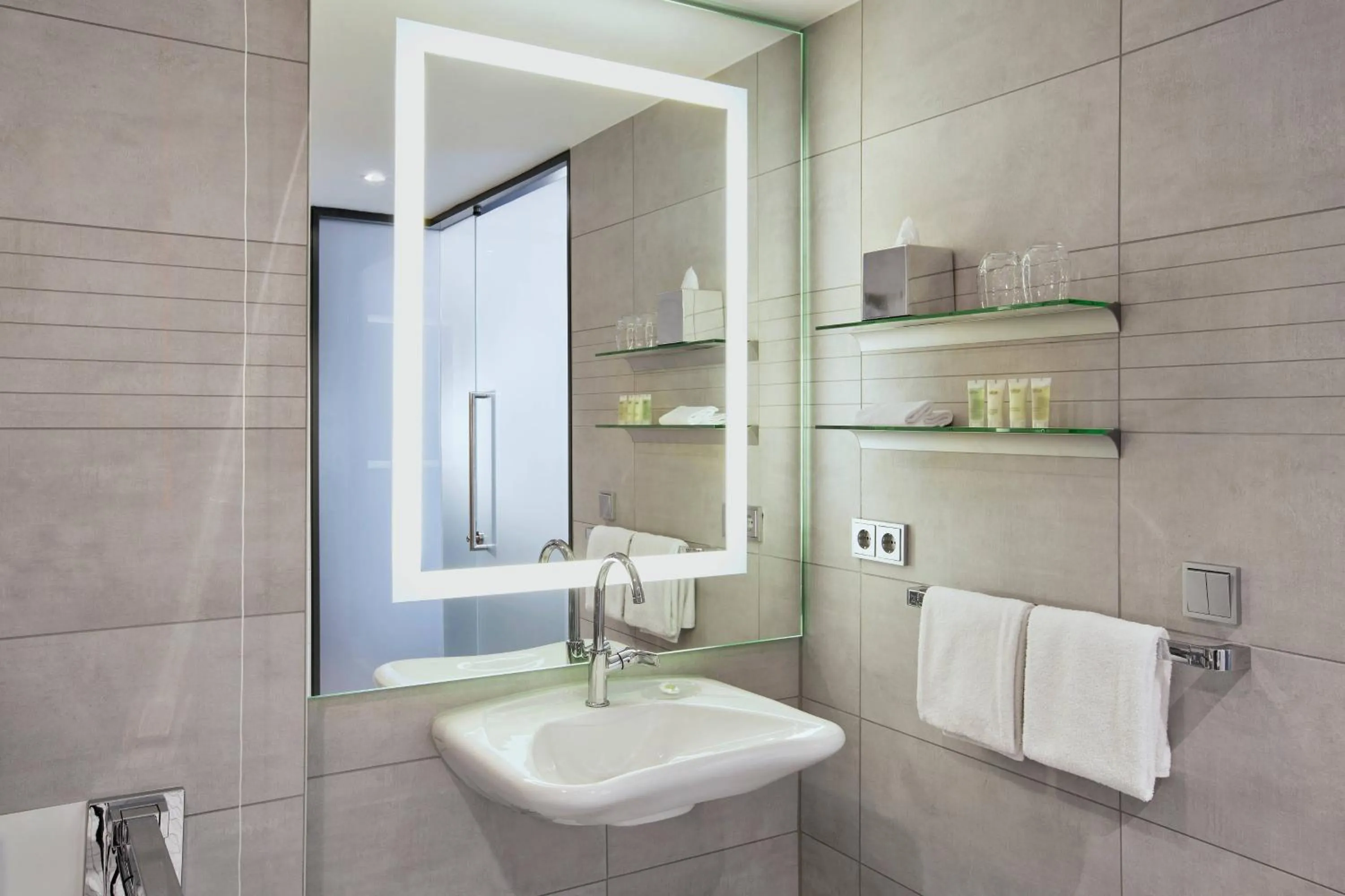 Bathroom in Courtyard by Marriott Oberpfaffenhofen Munich South