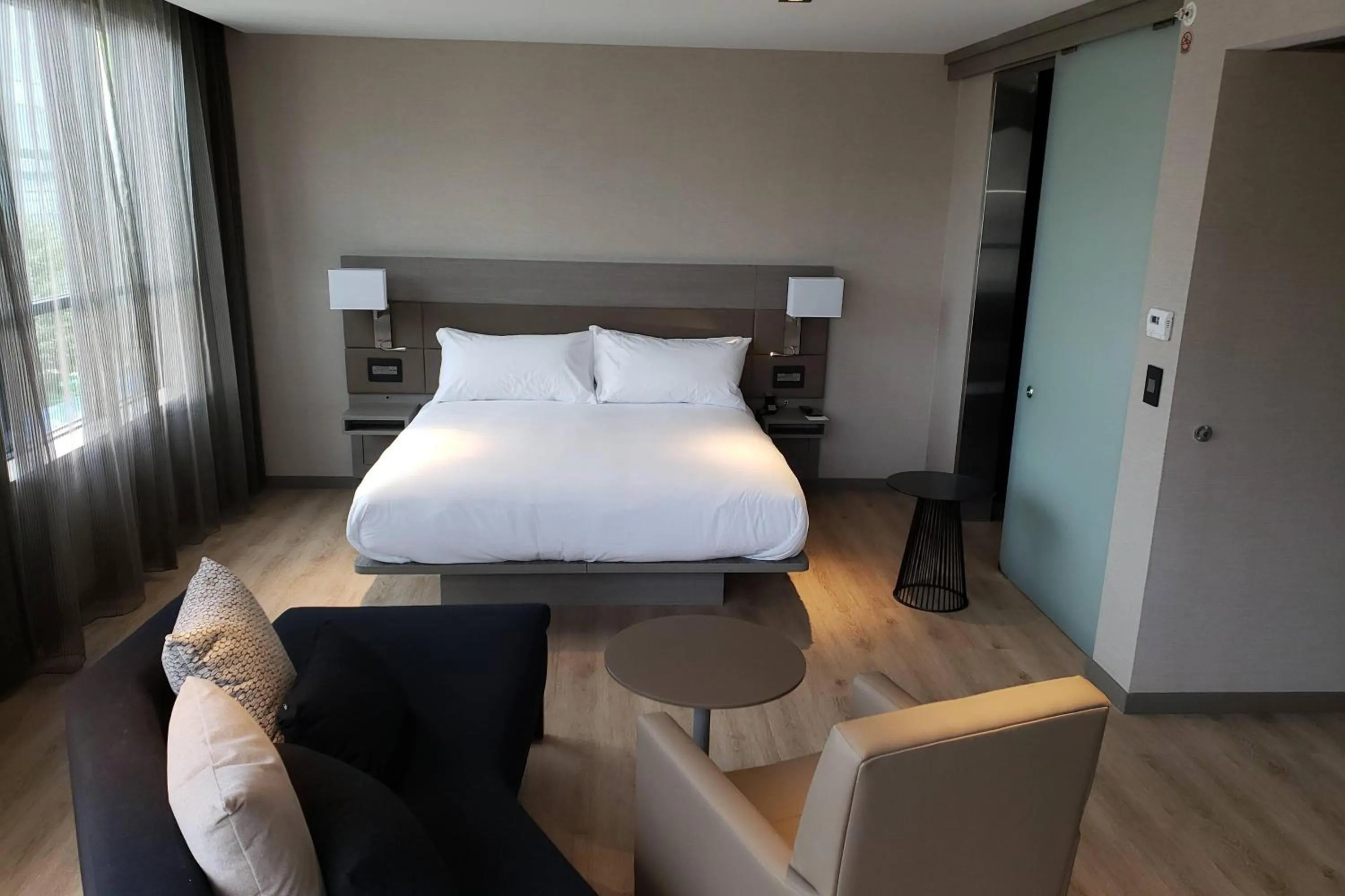 Bedroom, Bed in AC Hotel Portland Downtown-Waterfront, ME