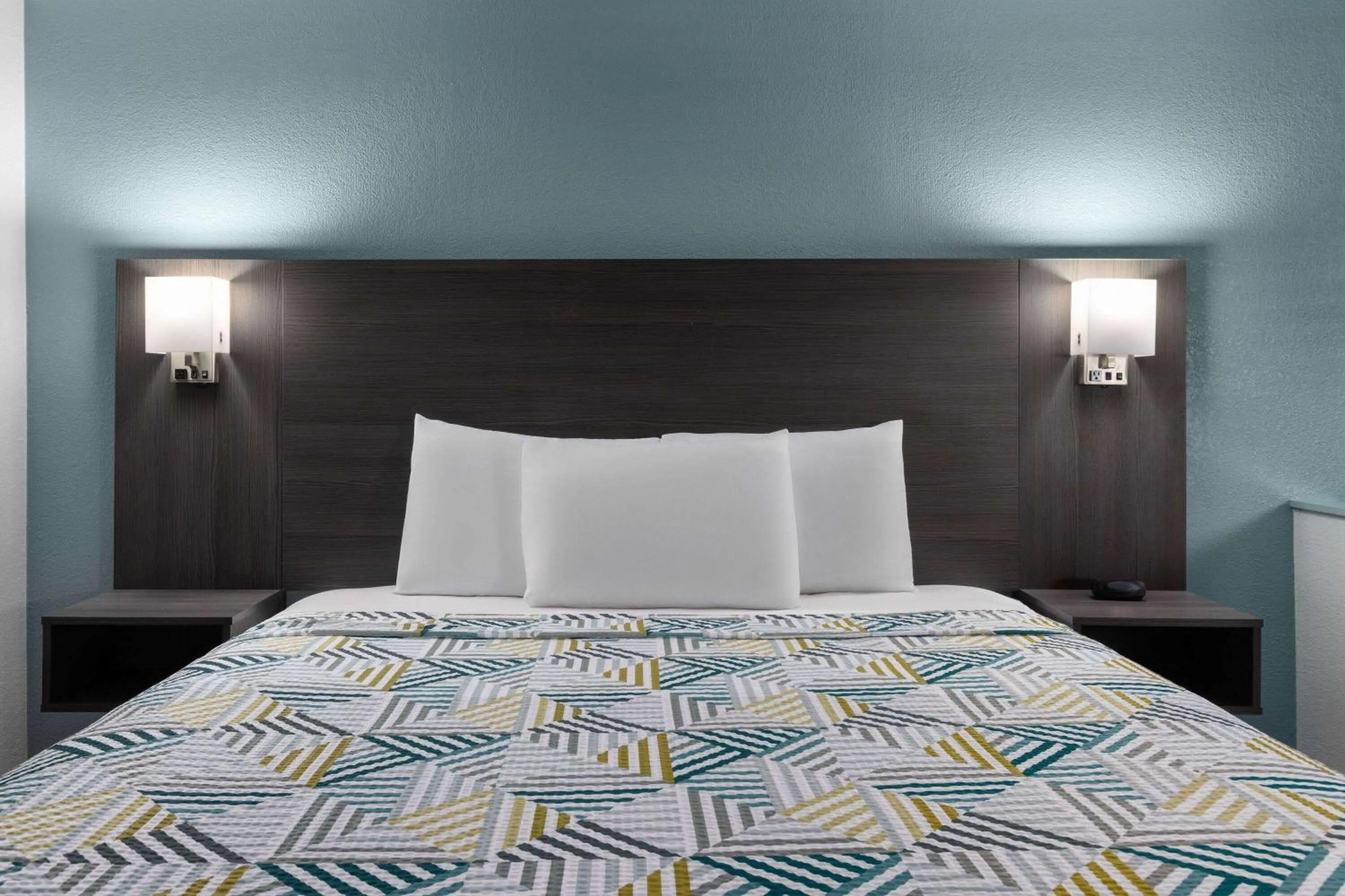 Photo of the whole room, Bed in Travelodge by Wyndham Lemoore Near Naval Air Station