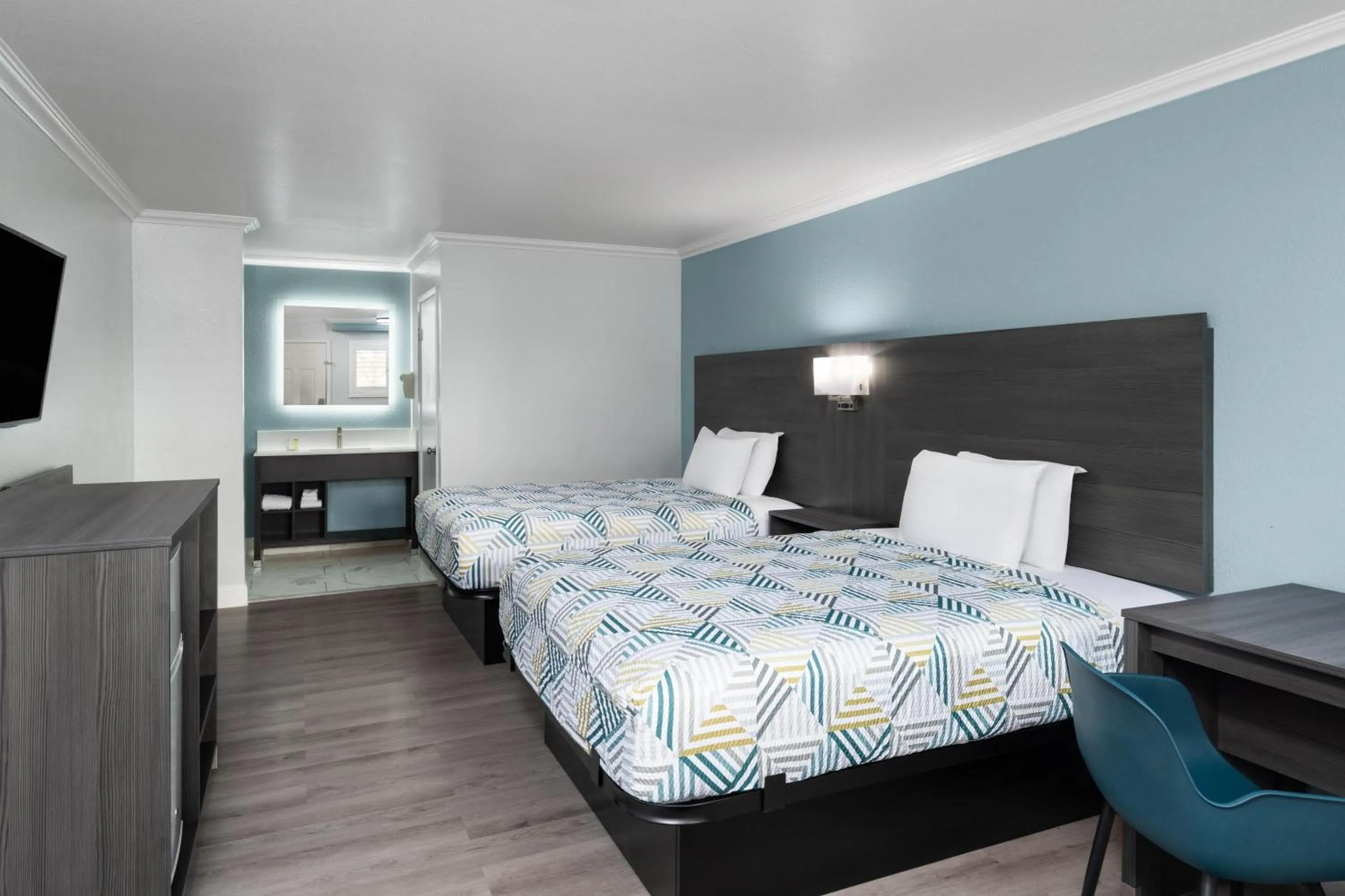 Bedroom, Bed in Red Lion Inn & Suites Lemoore