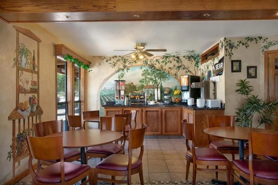 Restaurant/places to eat in Travelodge by Wyndham Lemoore Near Naval Air Station