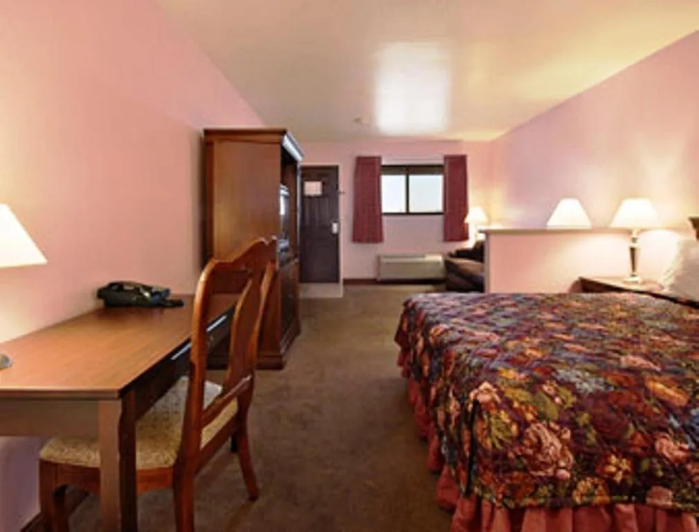 Day, Bed in Travelodge by Wyndham Lemoore Near Naval Air Station