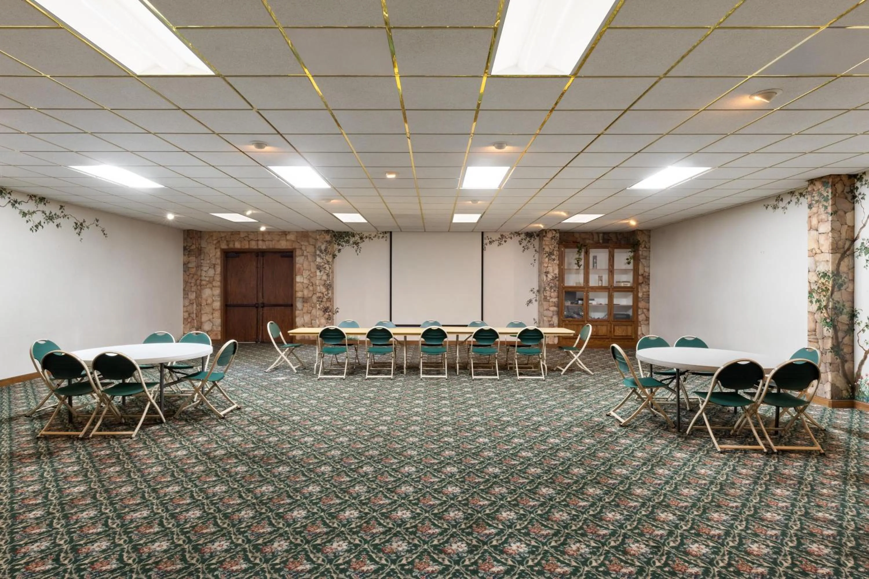 Meeting/conference room in Red Lion Inn & Suites Lemoore