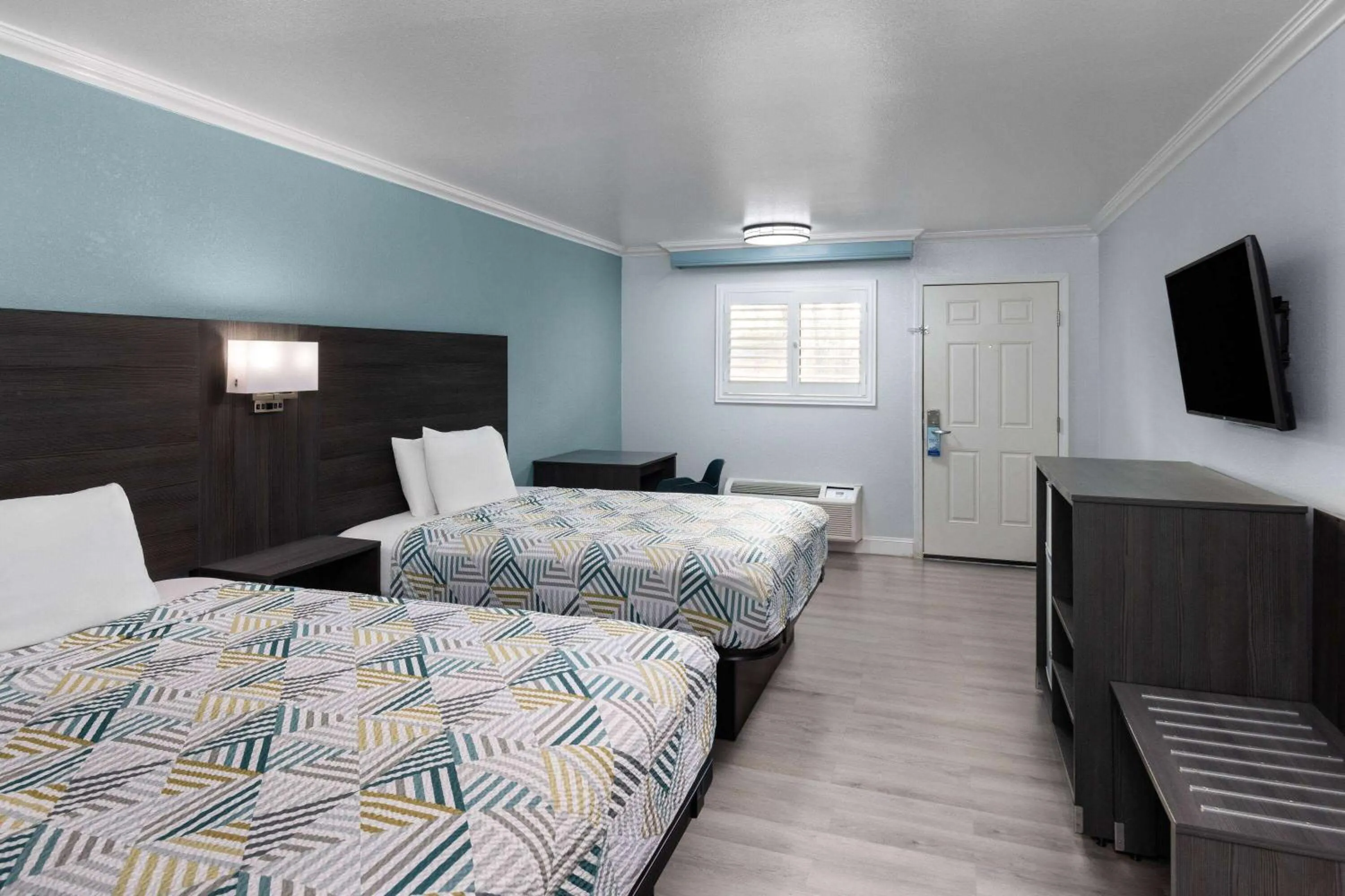 Photo of the whole room, Bed in Travelodge by Wyndham Lemoore Near Naval Air Station