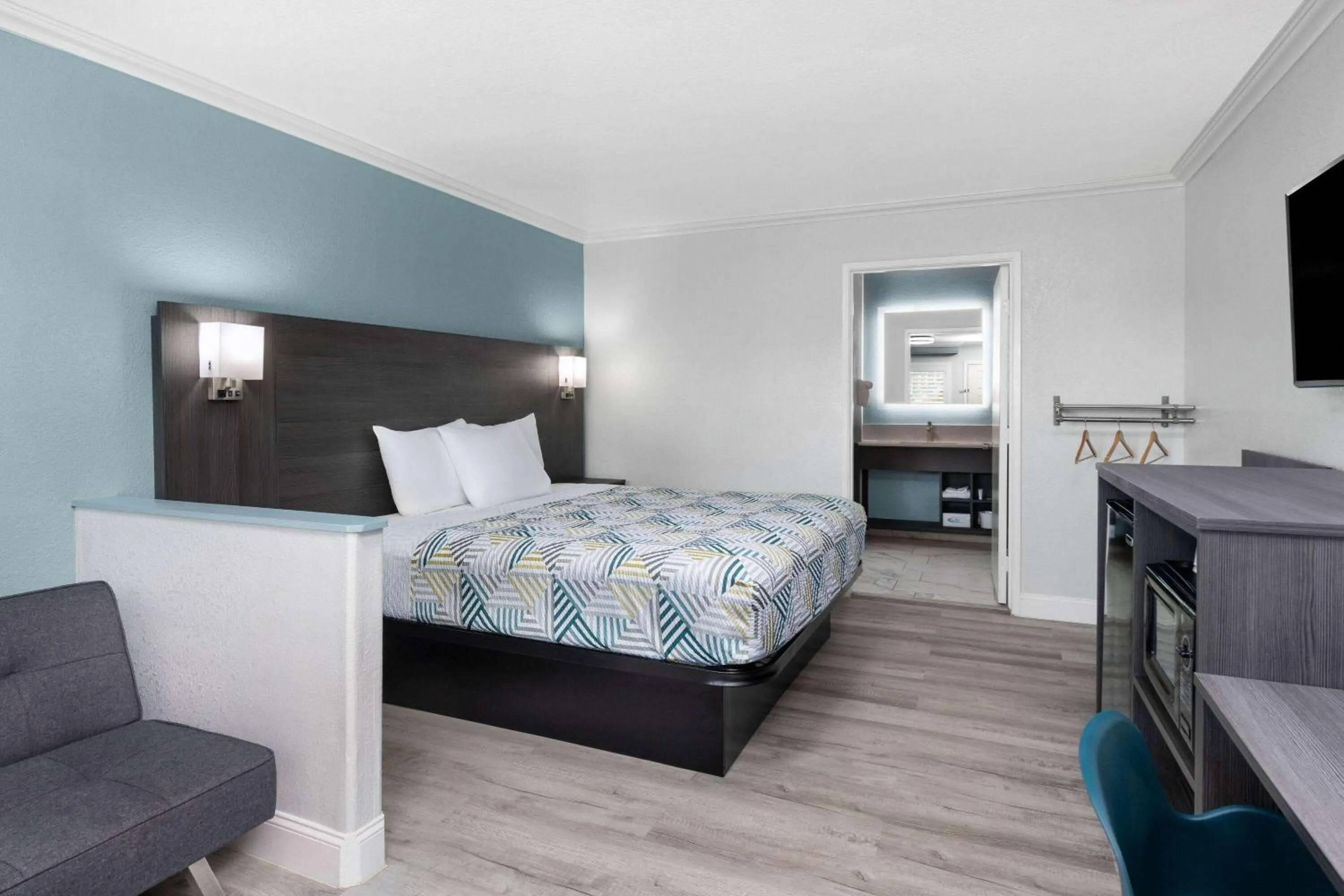 Photo of the whole room, Bed in Travelodge by Wyndham Lemoore Near Naval Air Station