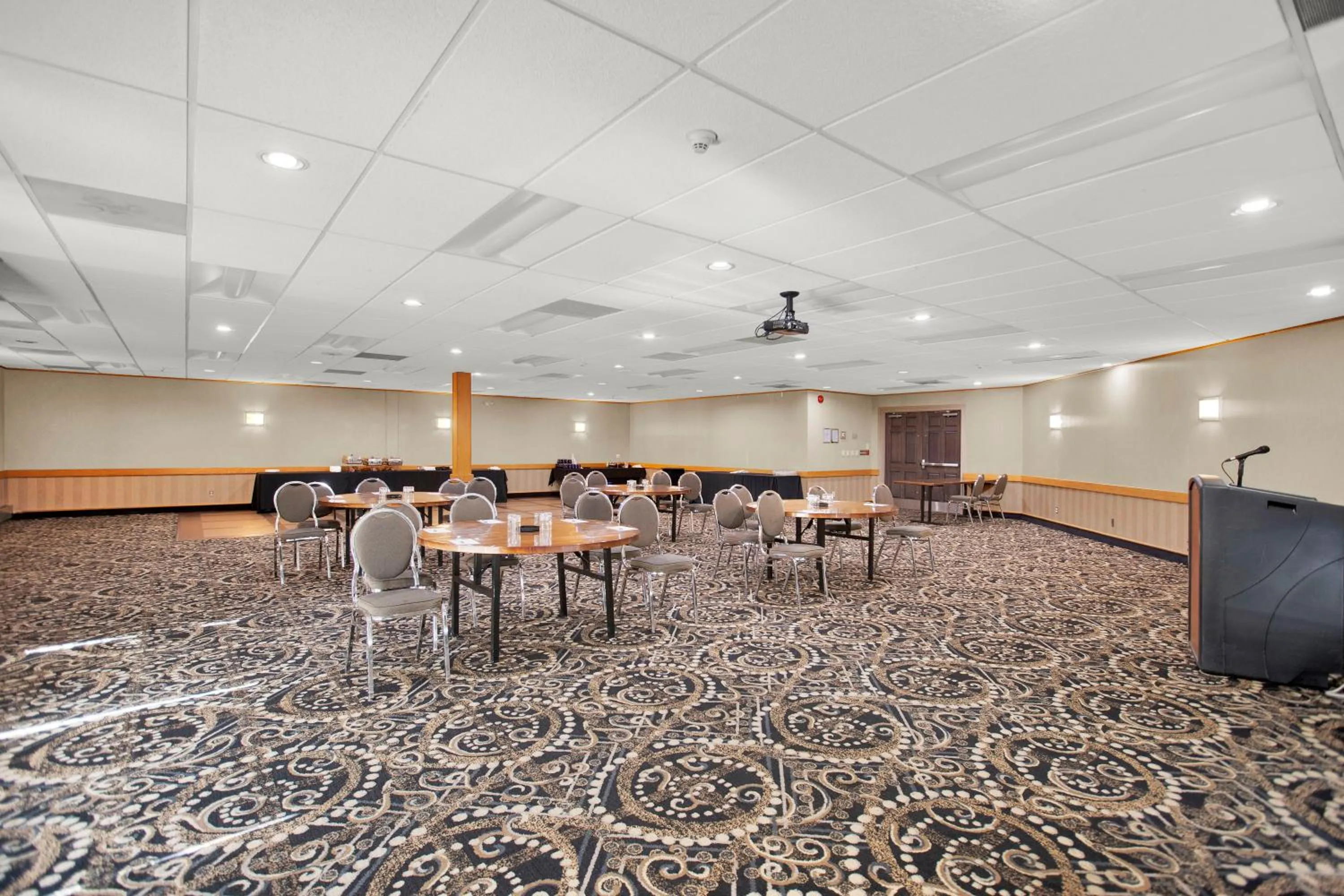 Meeting/conference room in Superior Inn Hotel and Conference Centre Thunder Bay