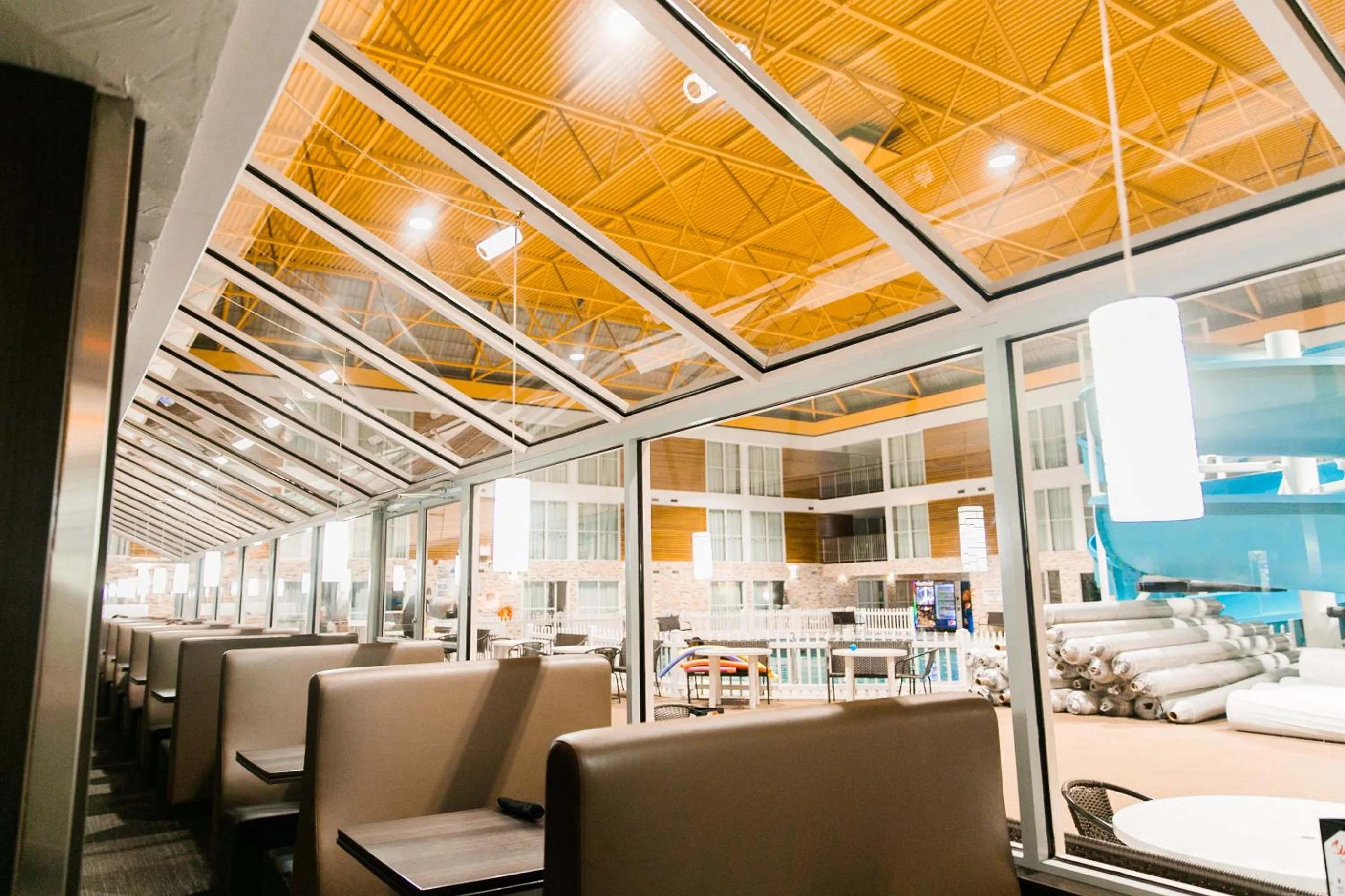 Restaurant/places to eat in Superior Inn Hotel and Conference Centre Thunder Bay