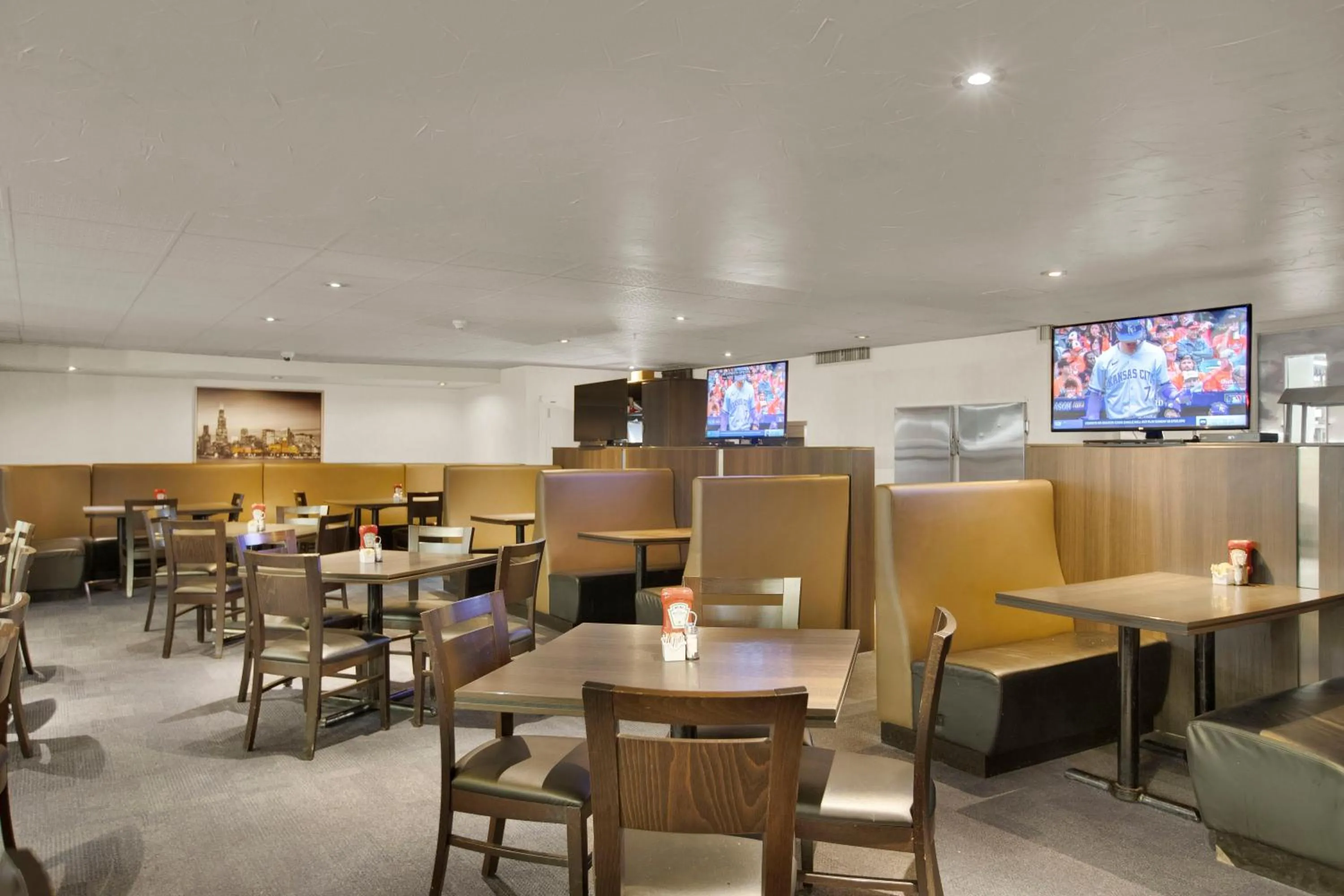 Restaurant/places to eat in Superior Inn Hotel and Conference Centre Thunder Bay