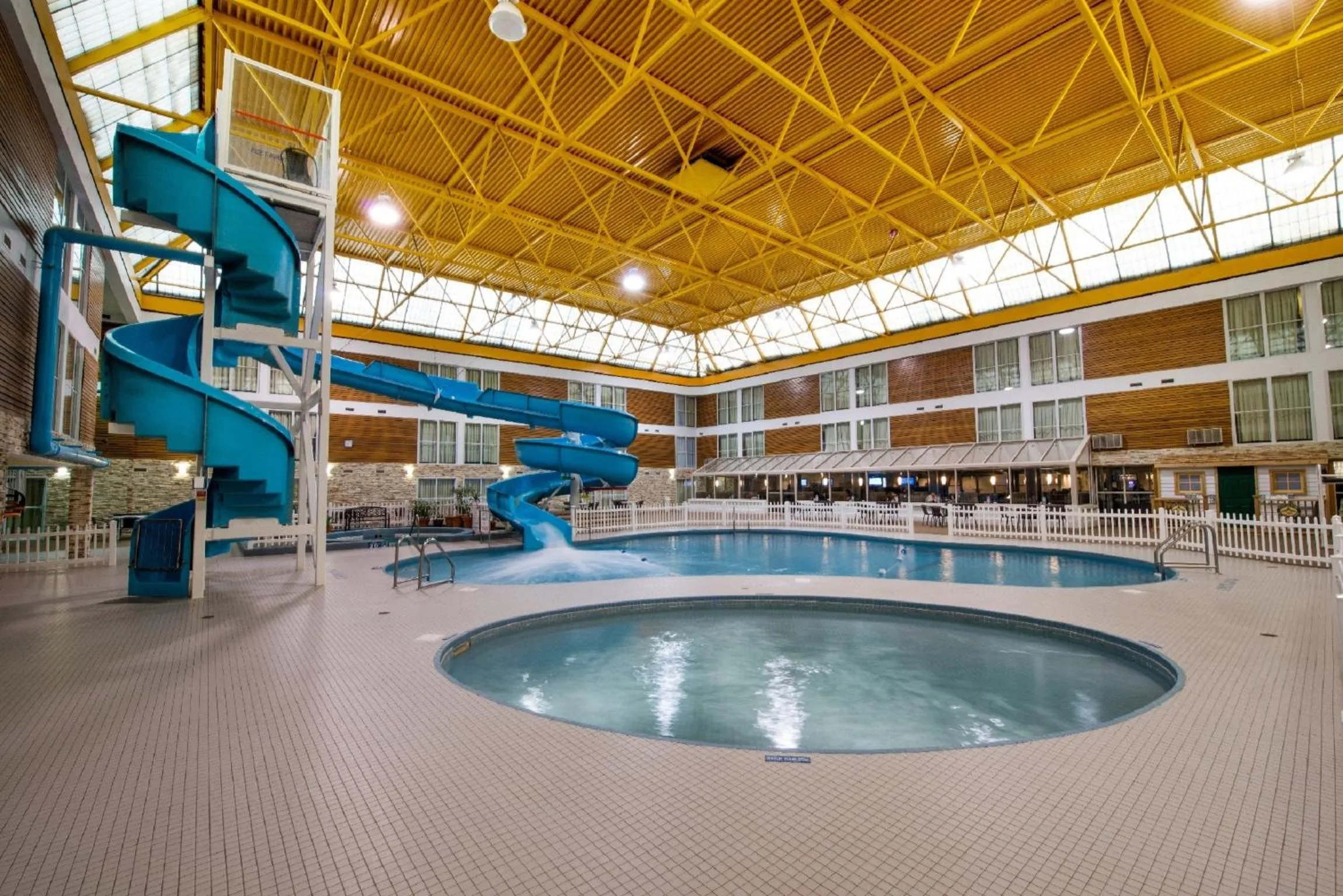 Swimming pool in Superior Inn Hotel and Conference Centre Thunder Bay