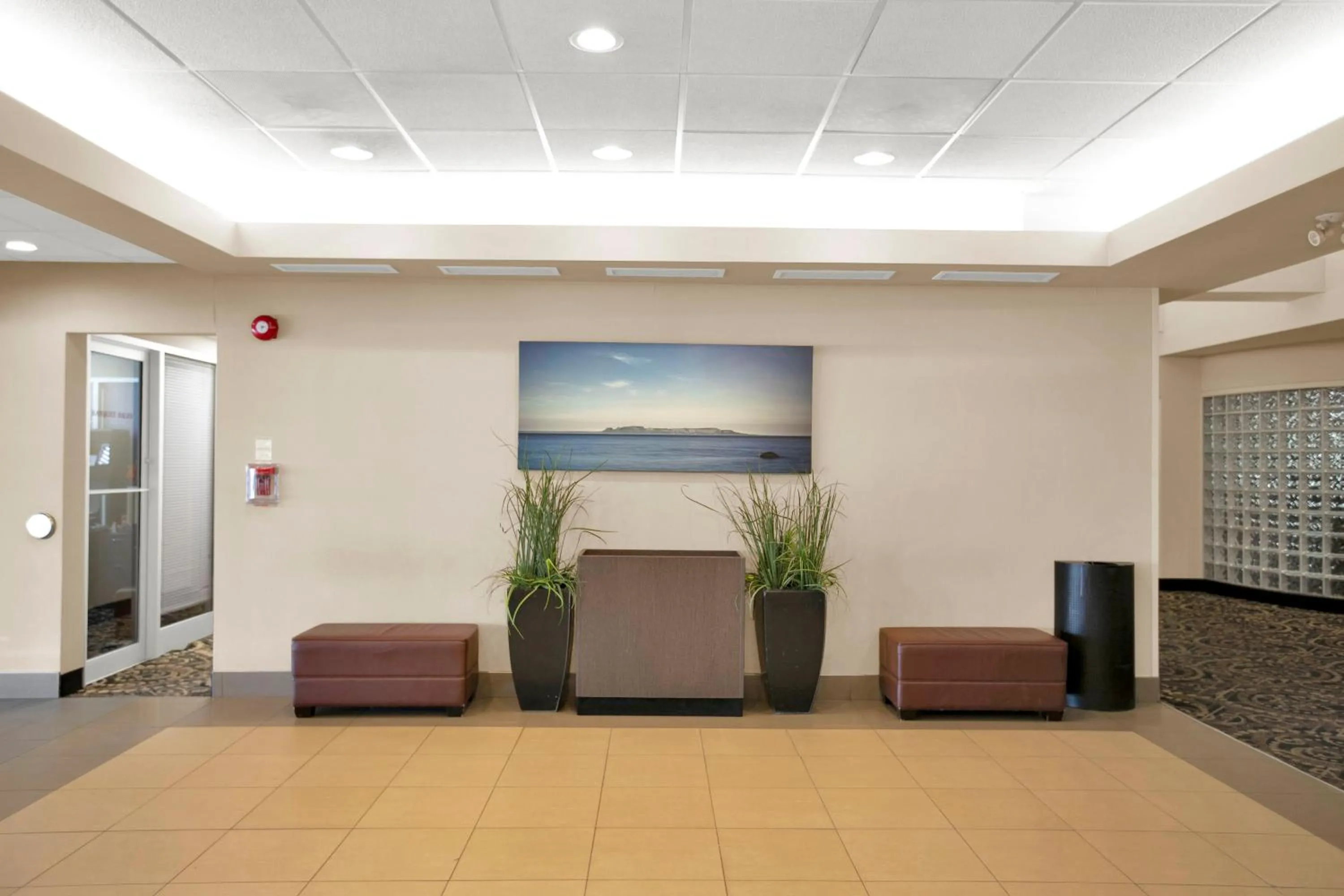 Seating area in Superior Inn Hotel and Conference Centre Thunder Bay