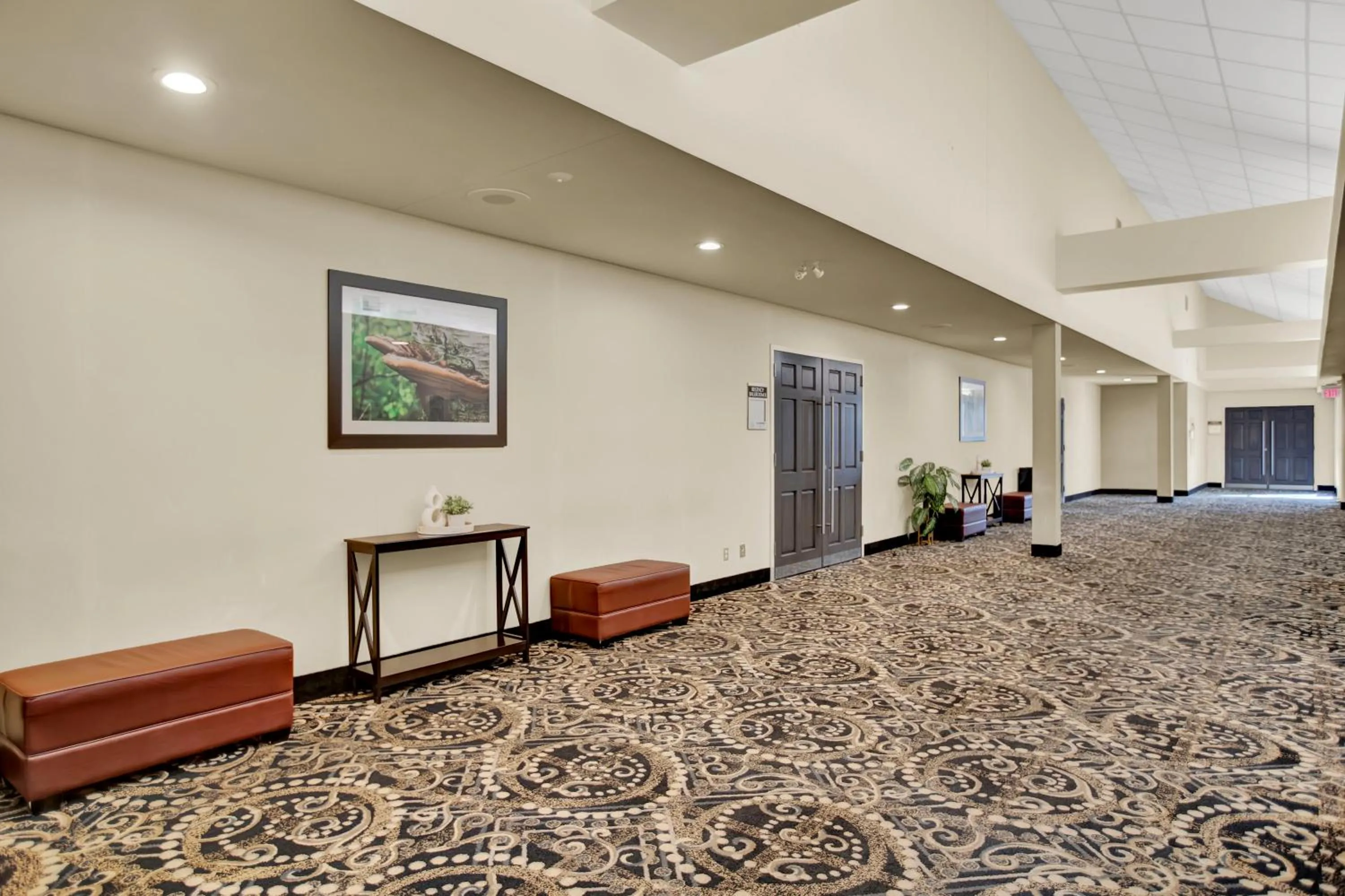Seating area in Superior Inn Hotel and Conference Centre Thunder Bay