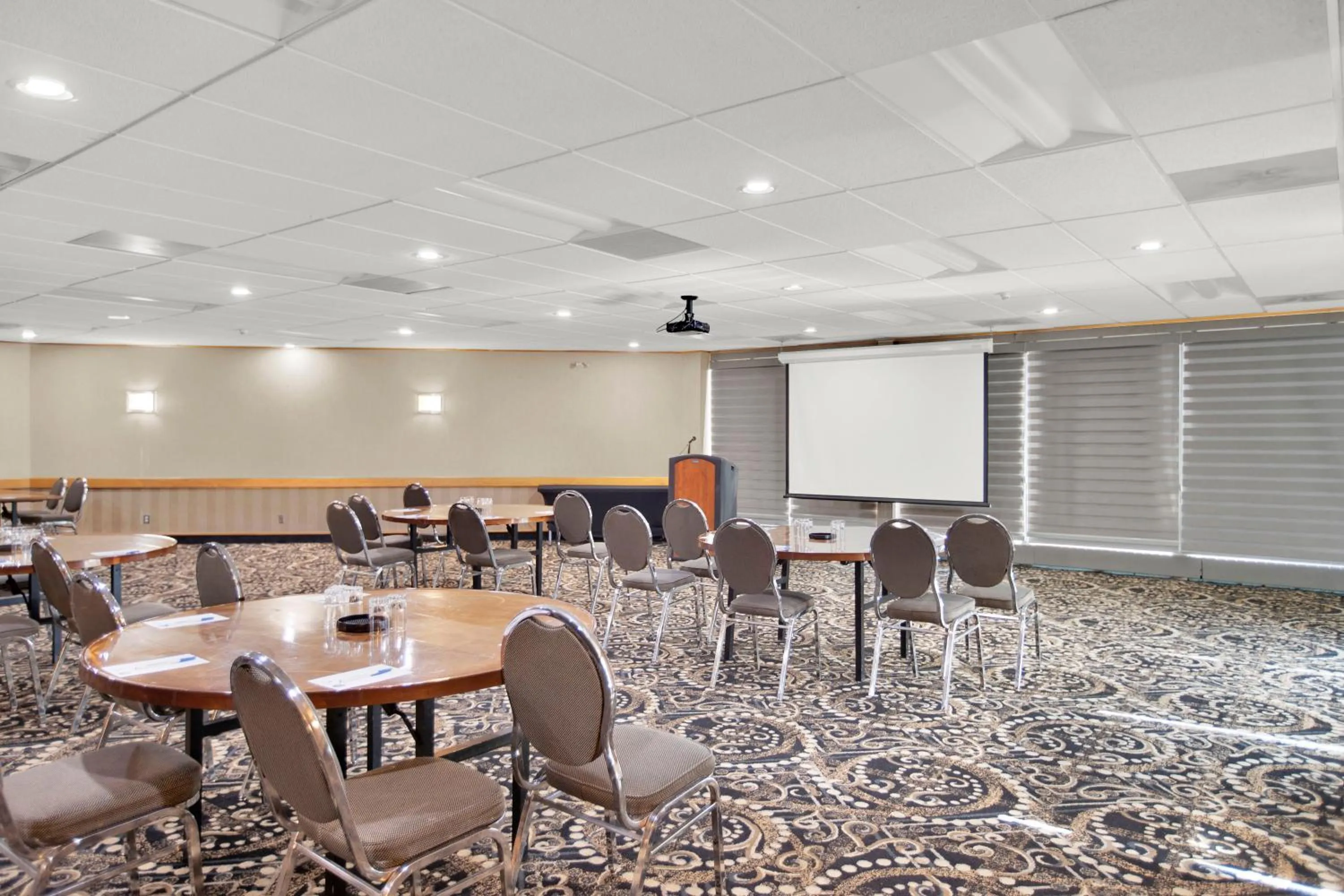 Meeting/conference room in Superior Inn Hotel and Conference Centre Thunder Bay