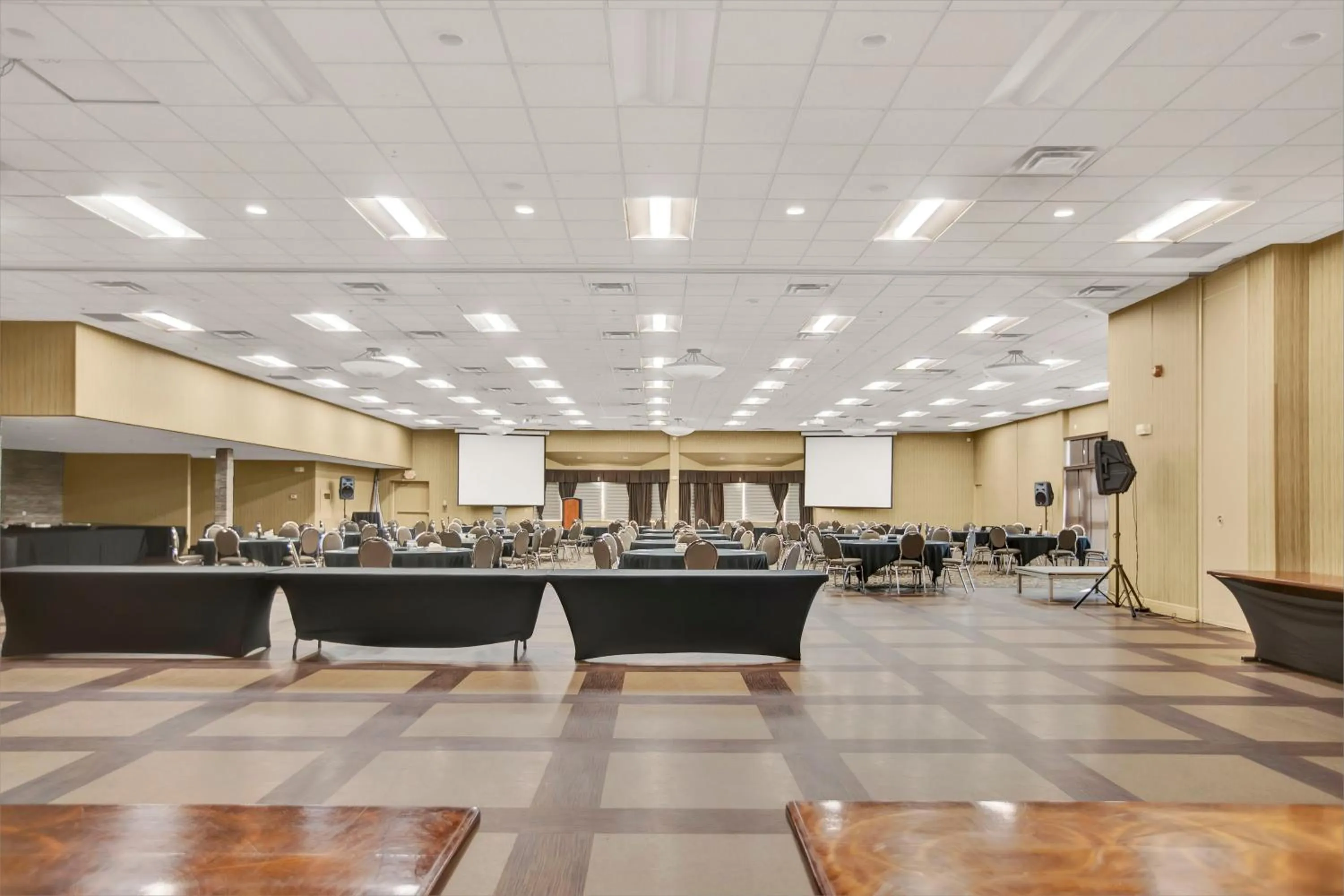 Meeting/conference room in Superior Inn Hotel and Conference Centre Thunder Bay