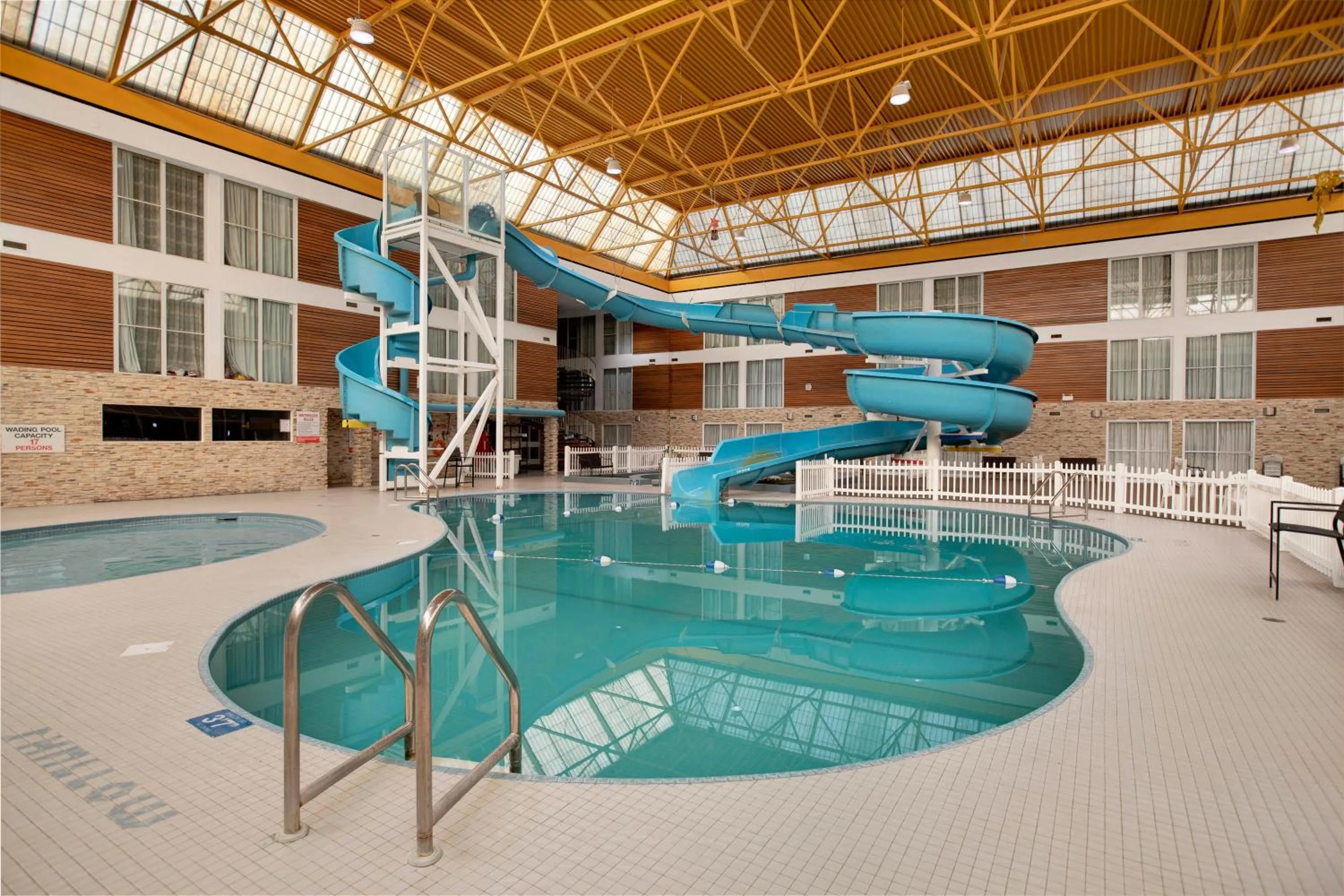  in Superior Inn Hotel and Conference Centre Thunder Bay