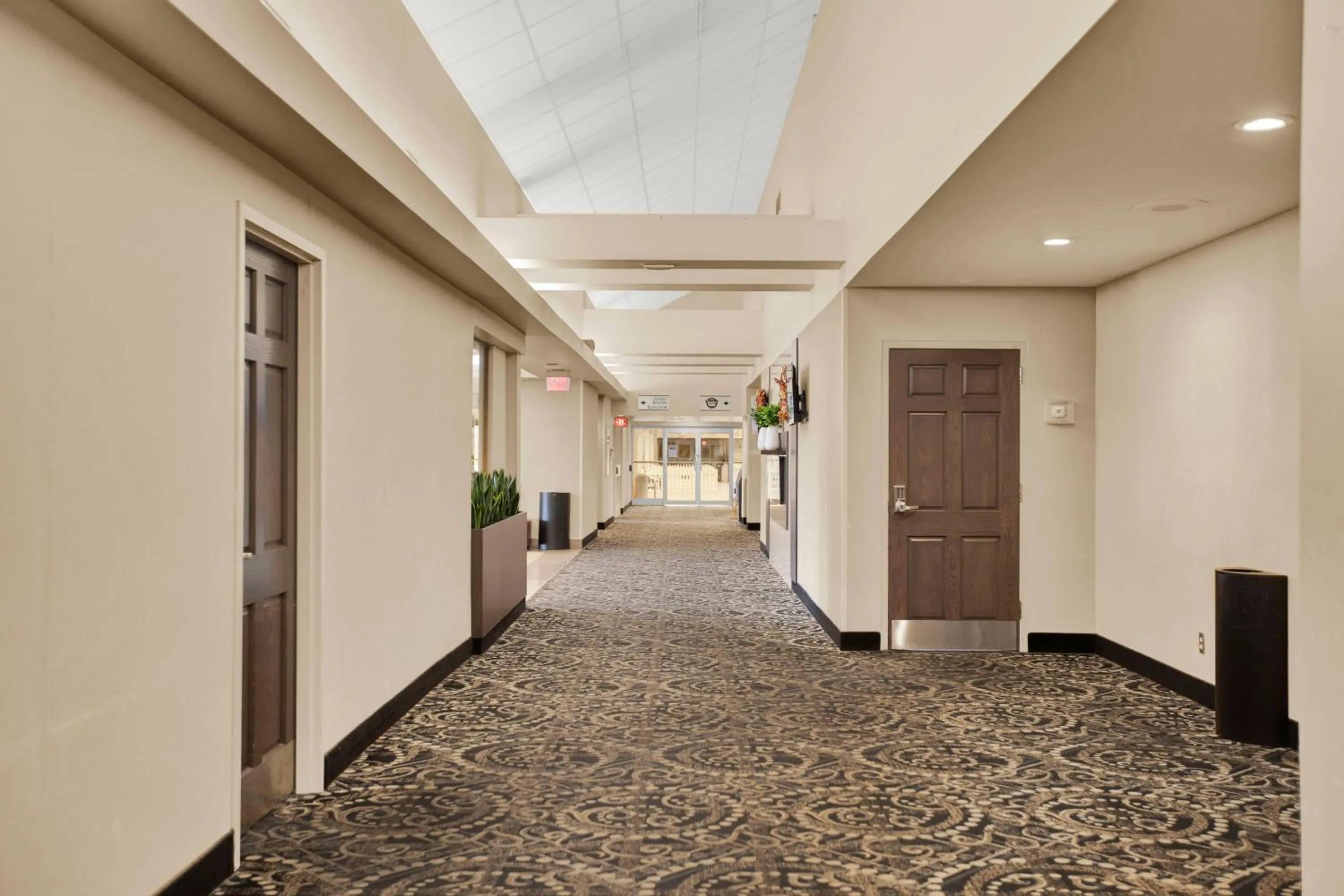 Property building in Superior Inn Hotel and Conference Centre Thunder Bay