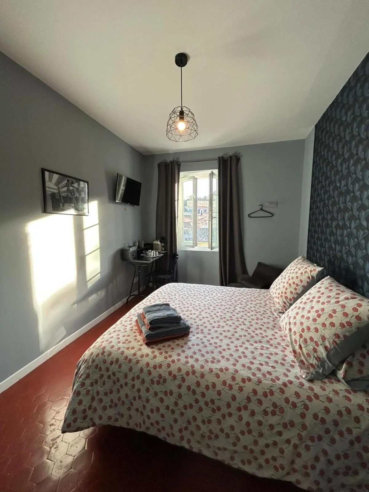 Photo of the whole room, Bed in Effets Personnels