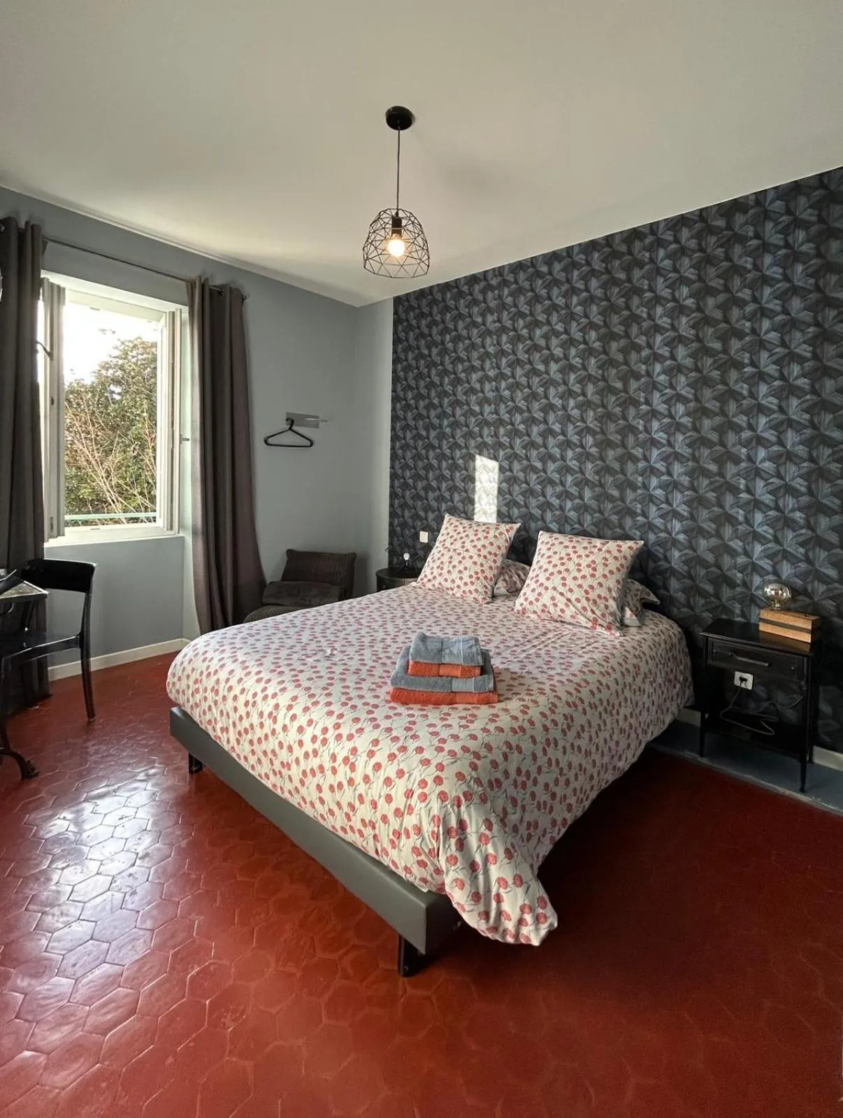 Photo of the whole room, Bed in Effets Personnels