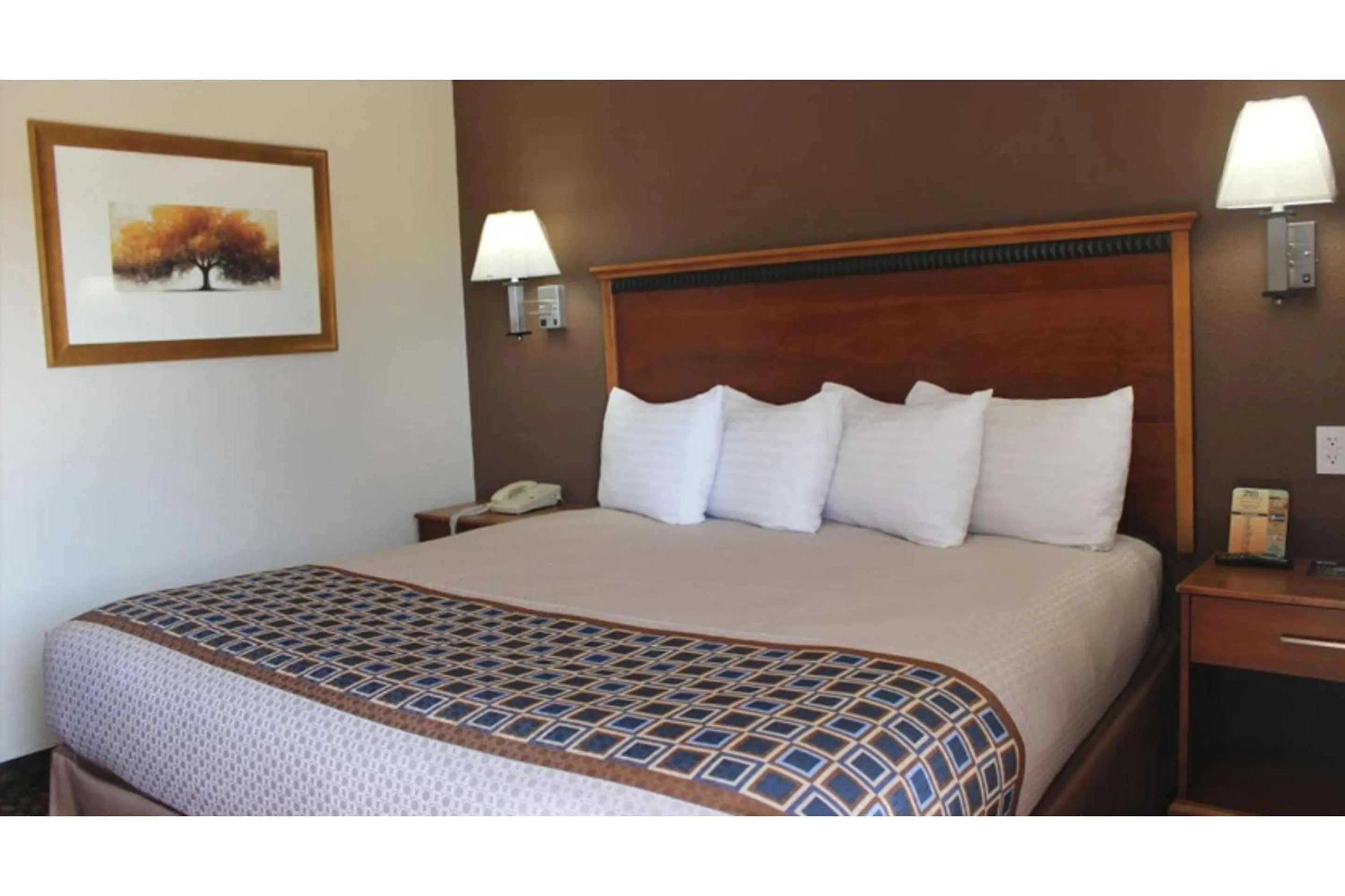 Bedroom, Bed in Travel Inn By OYO Omaha