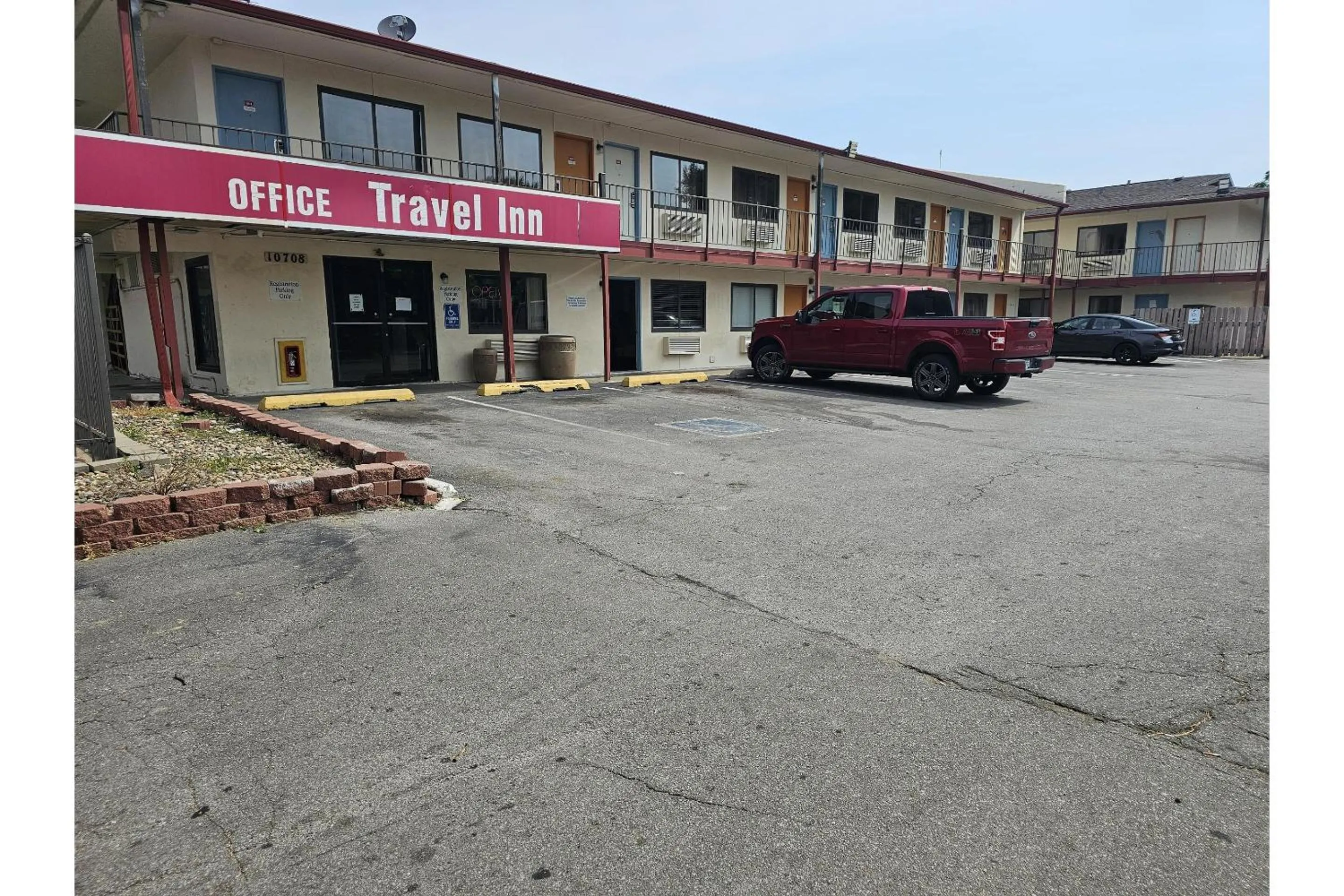 Parking in Travel Inn By OYO Omaha
