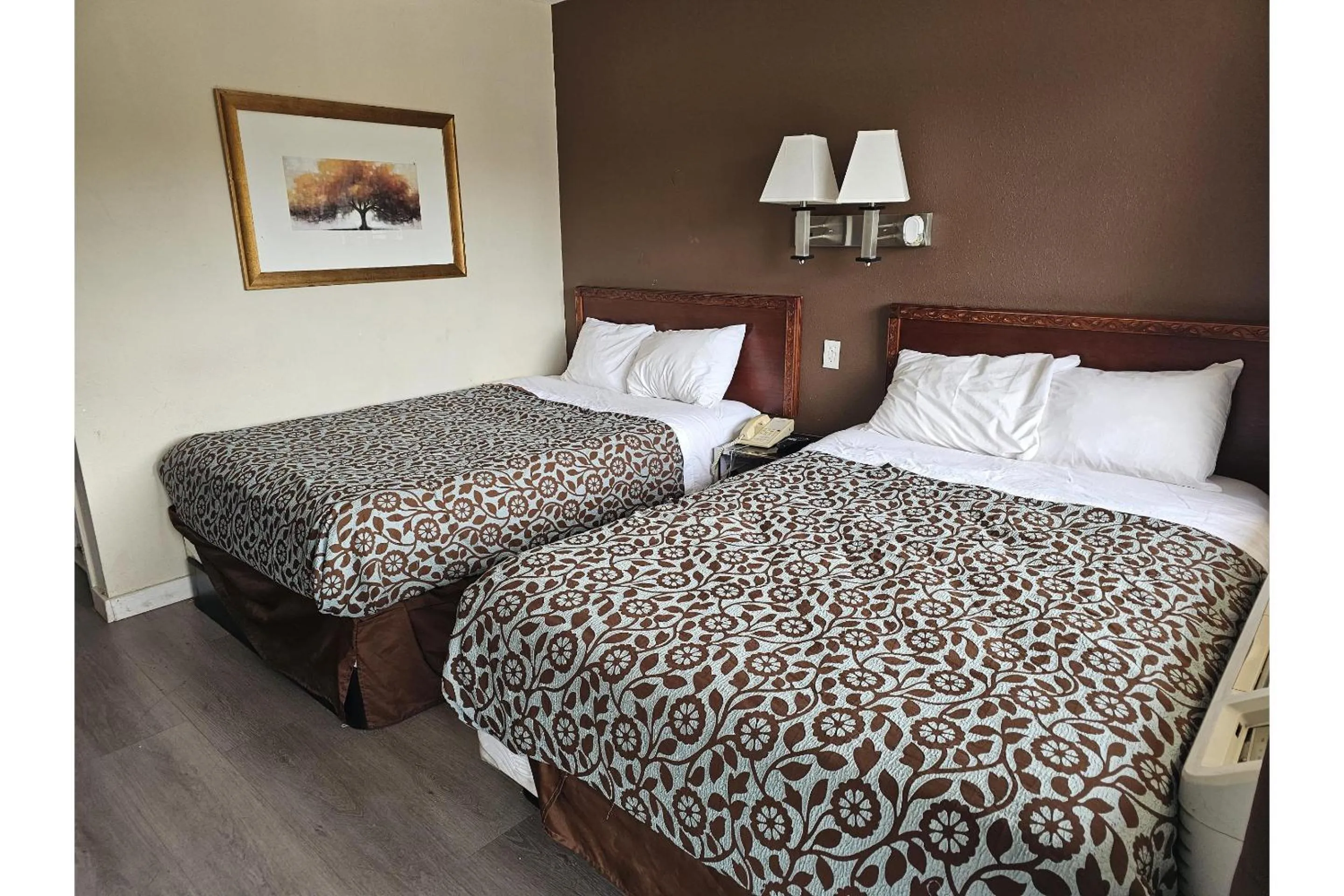 2 Full Bed Smoking in Travel Inn Omaha