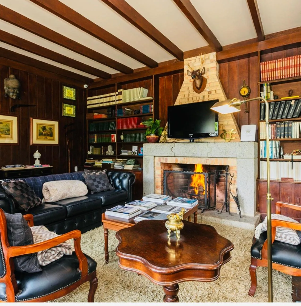 Library in Villa Casato Residenza Boutique