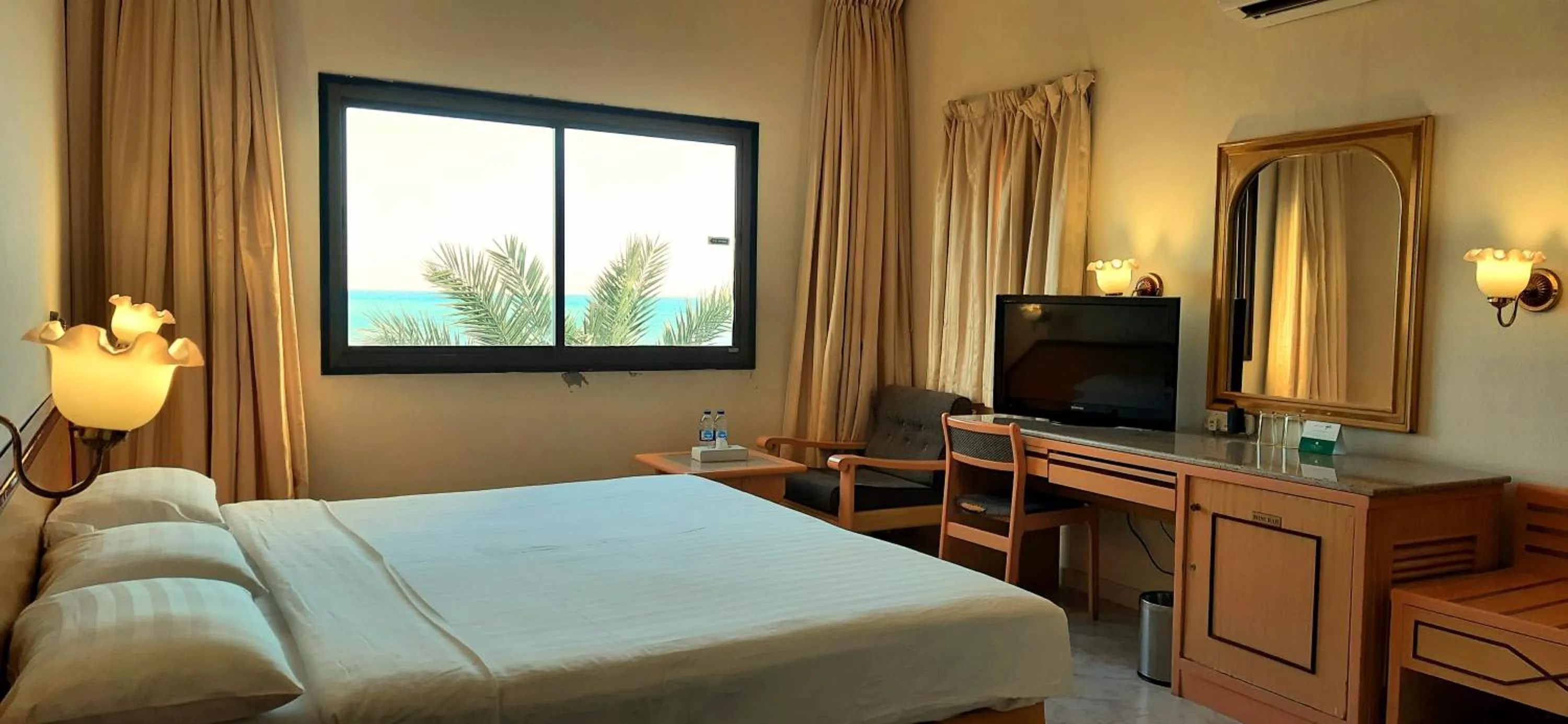 Bed in Resort Sur Beach Holiday