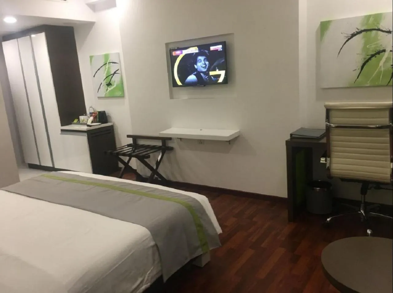 Bed in Lemon Tree Hotel, Banjara Hills, Hyderabad