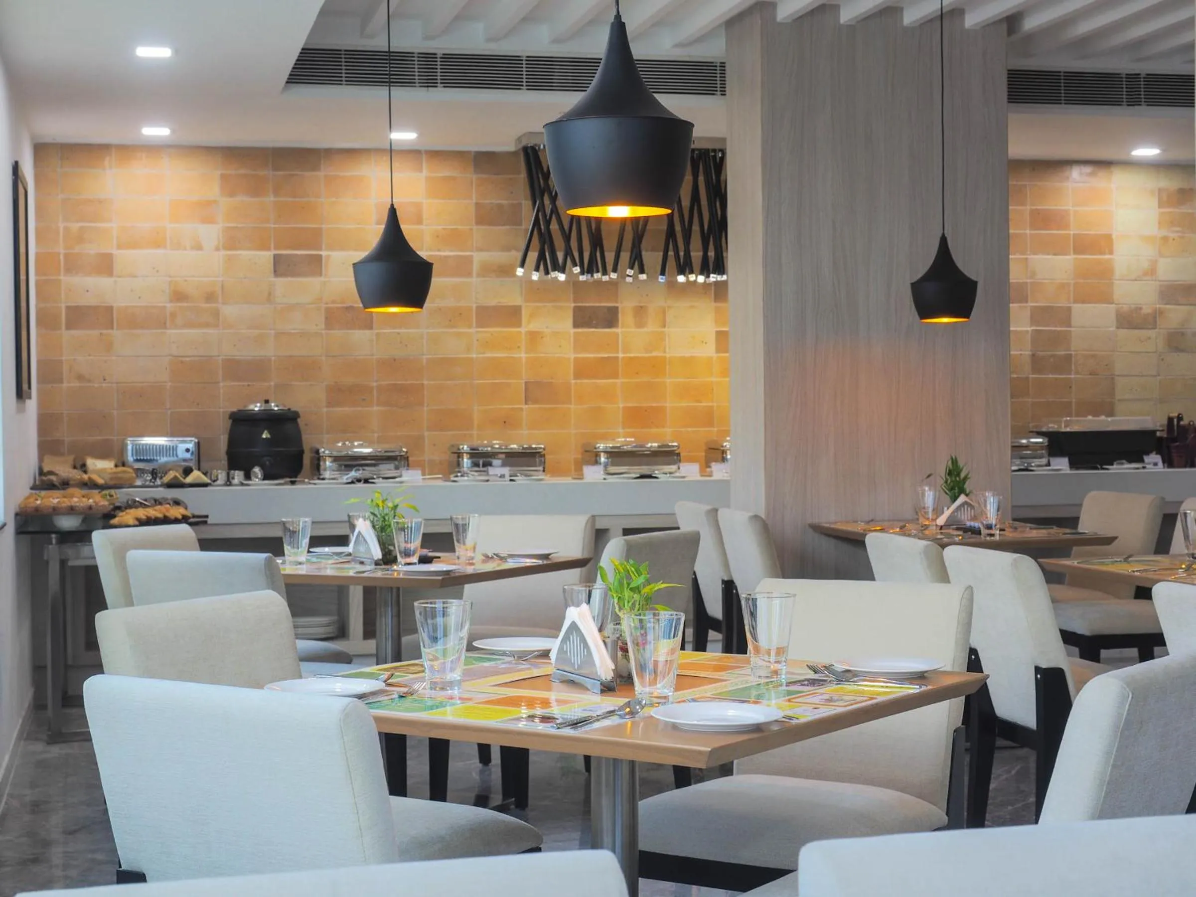 Restaurant/places to eat in Lemon Tree Hotel, Banjara Hills, Hyderabad