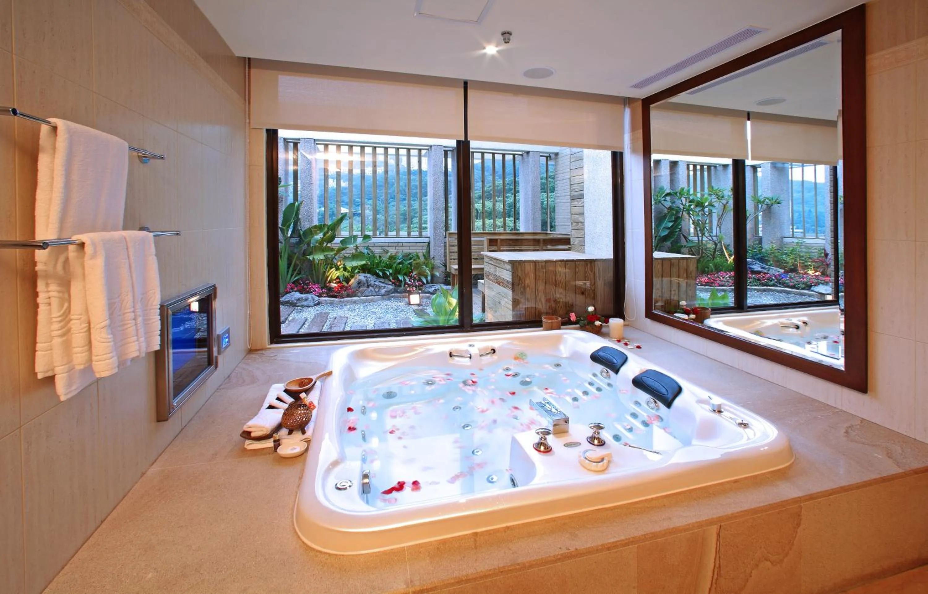 Shower in Norway Forest Tamsui Motel