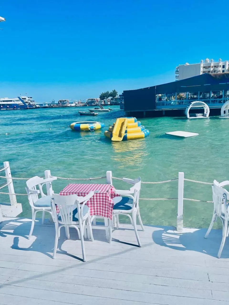 Beach in Lilly Apartments