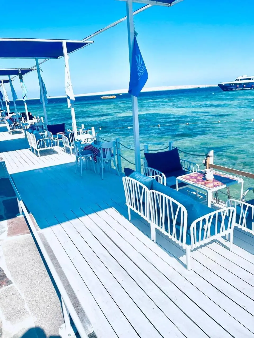 Beach in Lilly Apartments